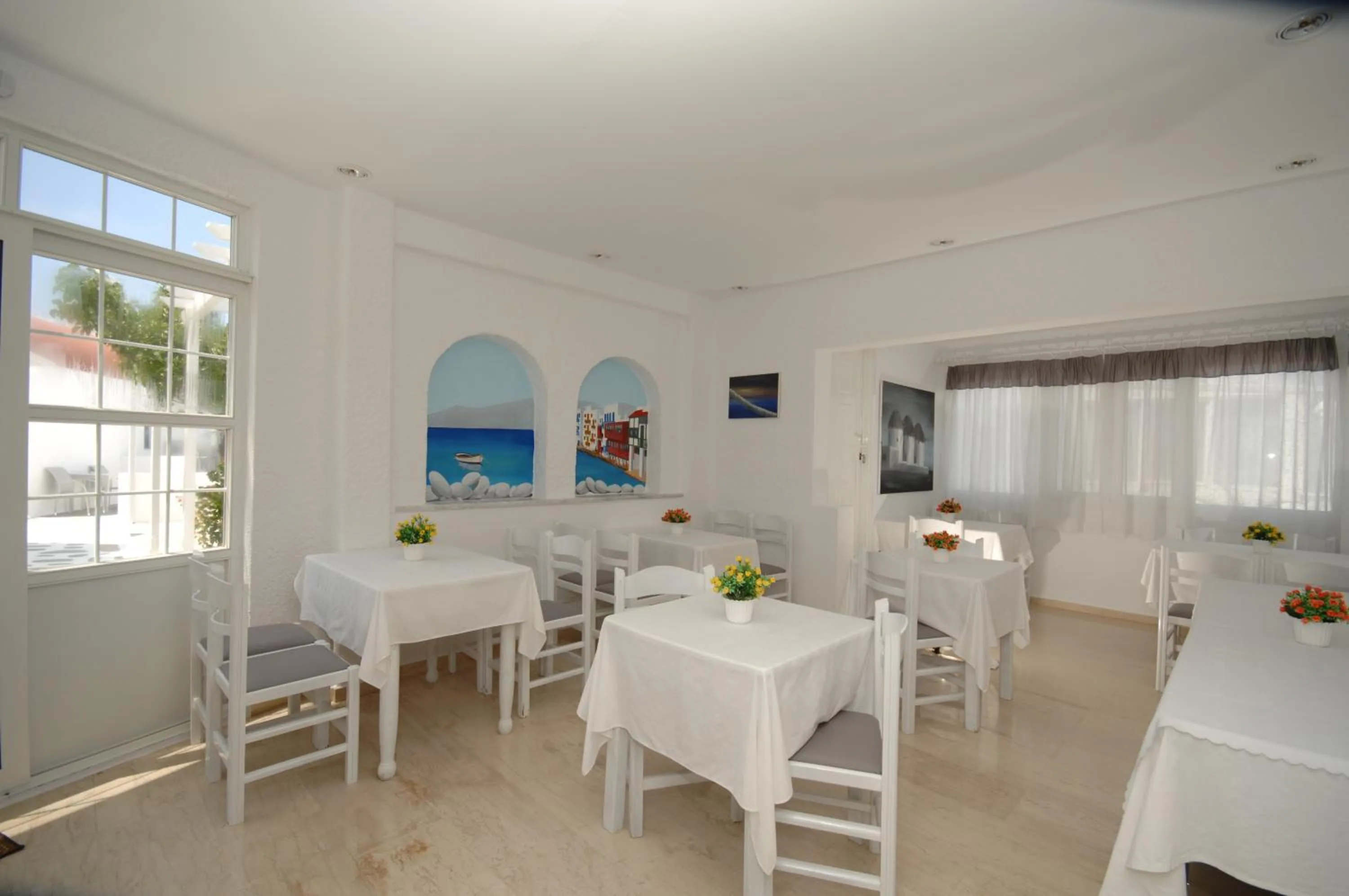 Restaurant/places to eat in Hotel Milena