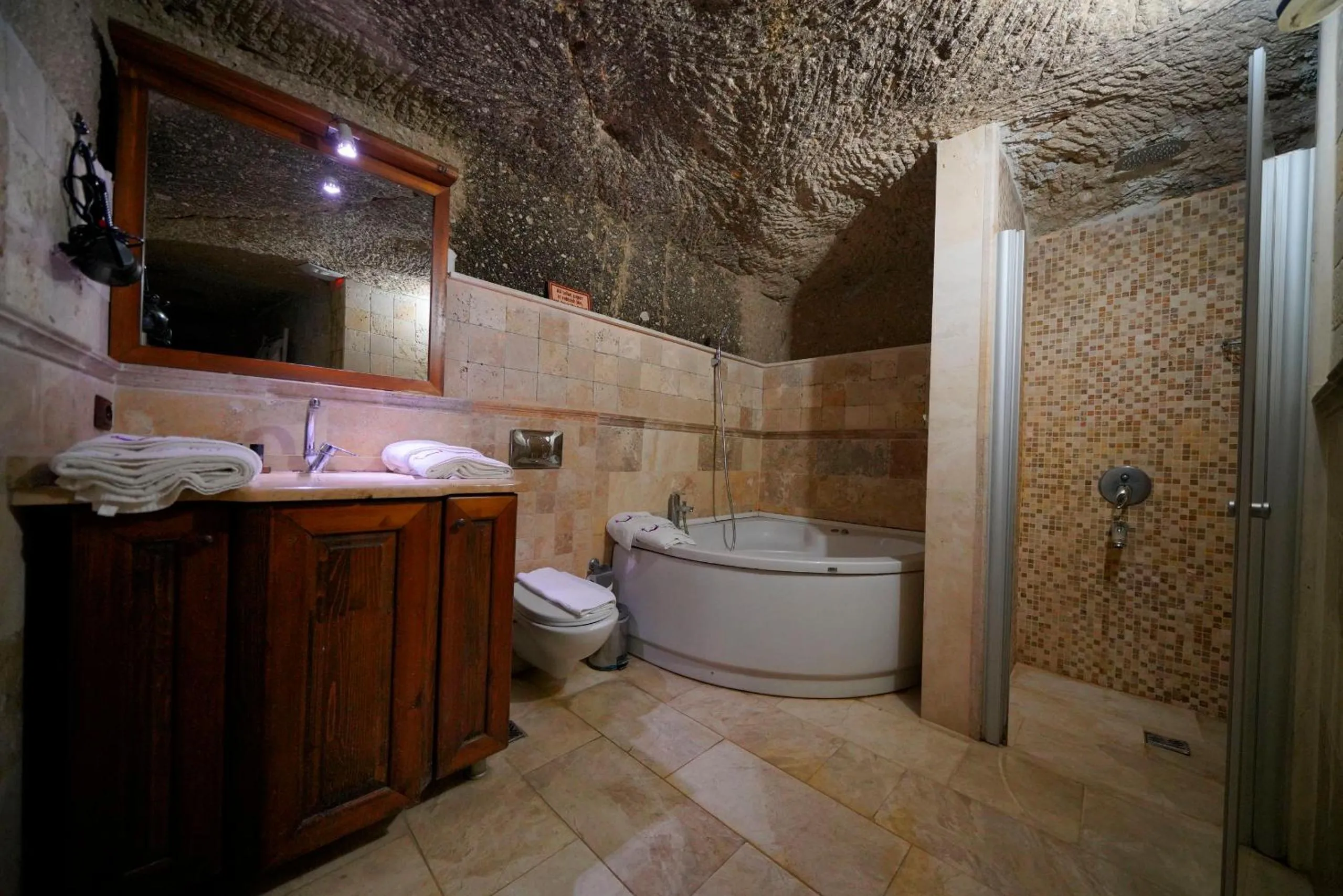 Shower in Holiday Cave Hotel