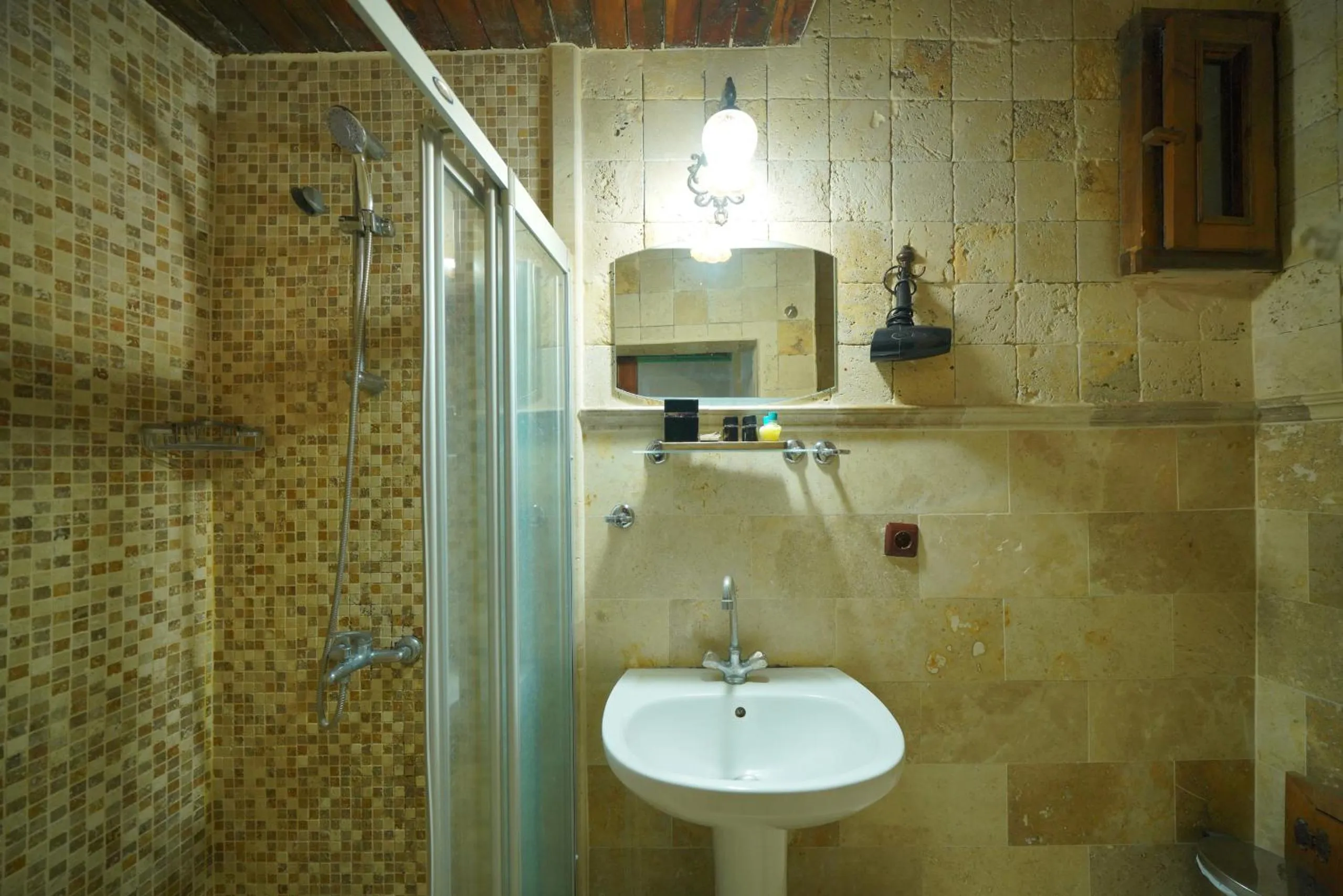 Shower in Holiday Cave Hotel