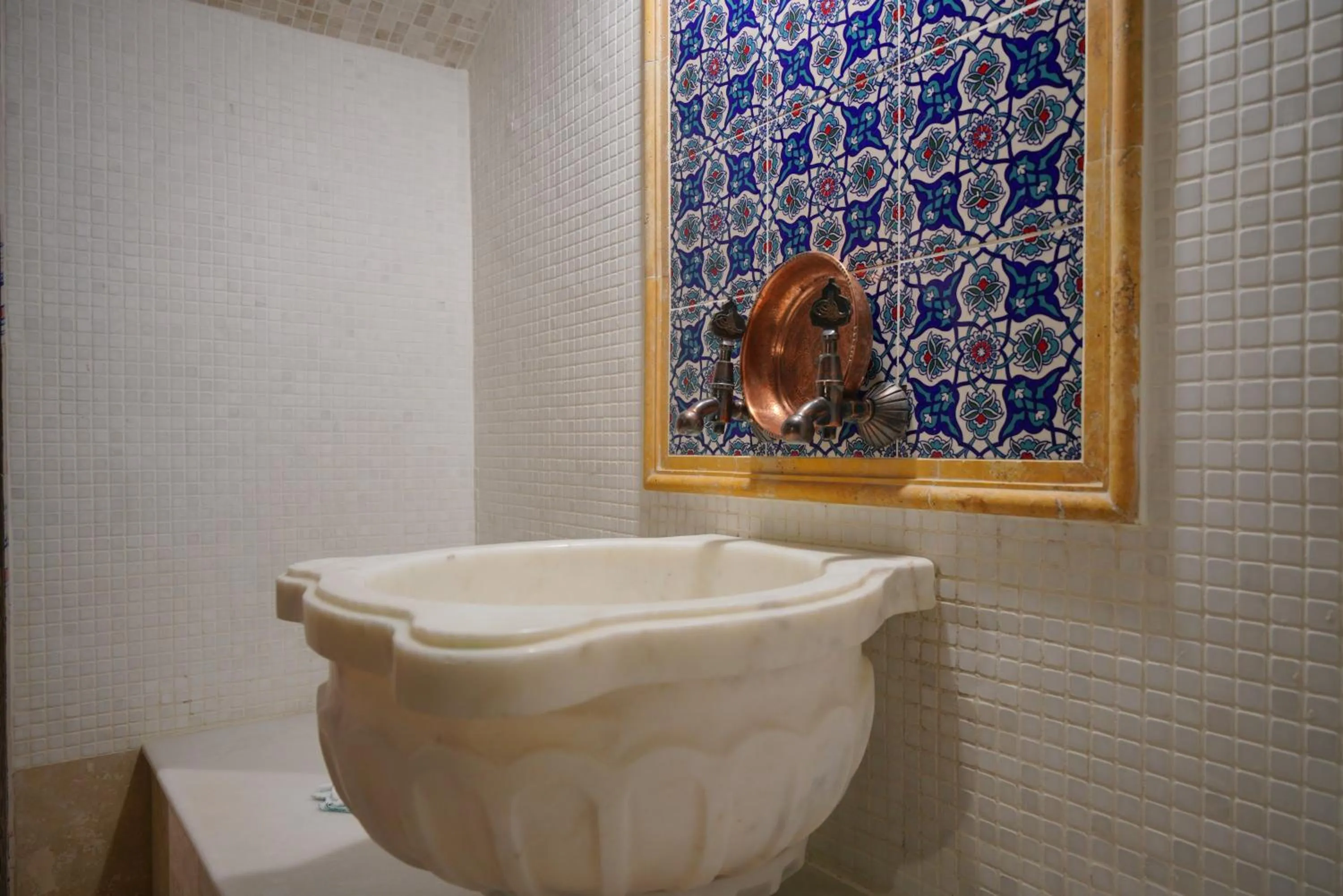 Bathroom in Holiday Cave Hotel