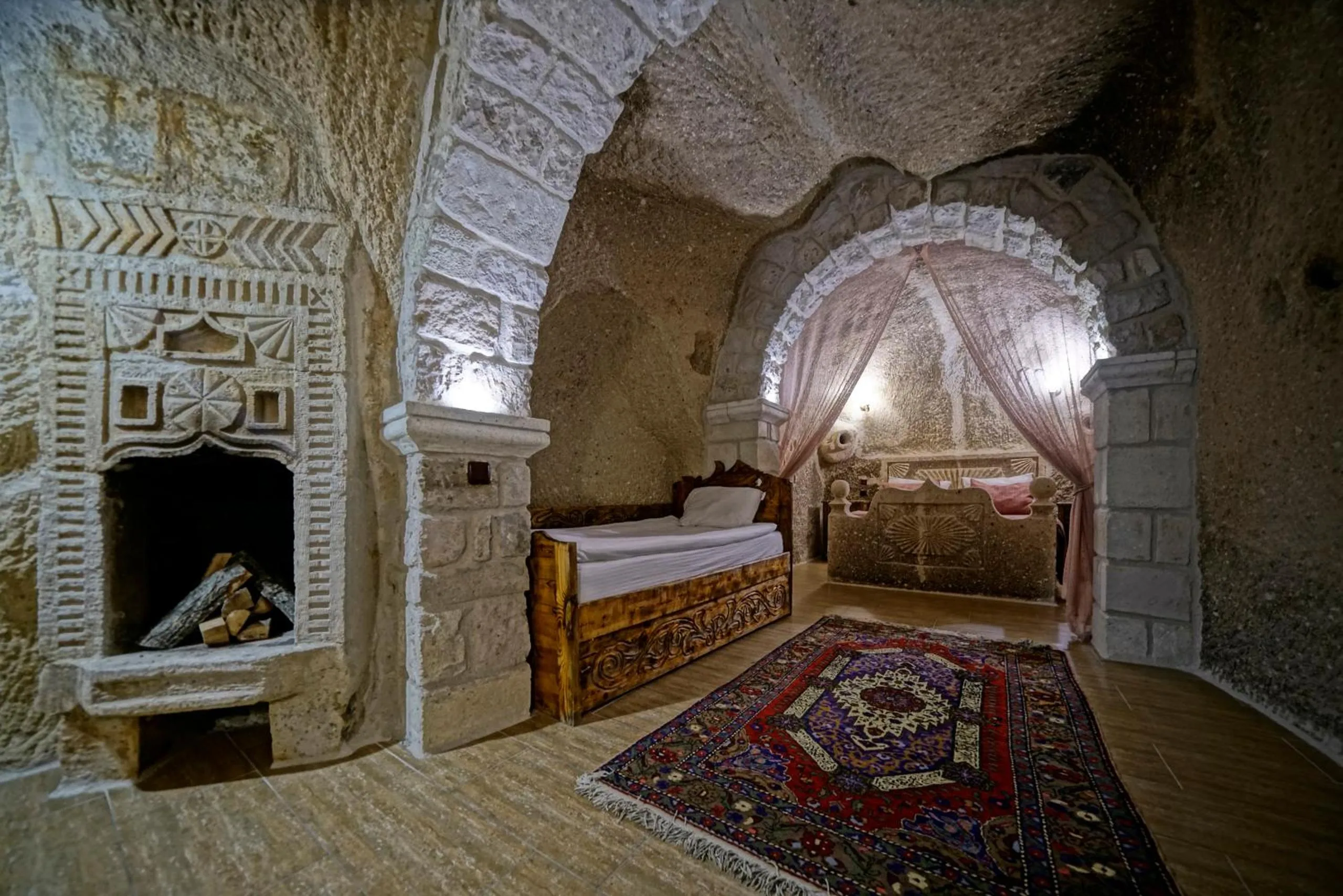 Photo of the whole room, Bed in Holiday Cave Hotel