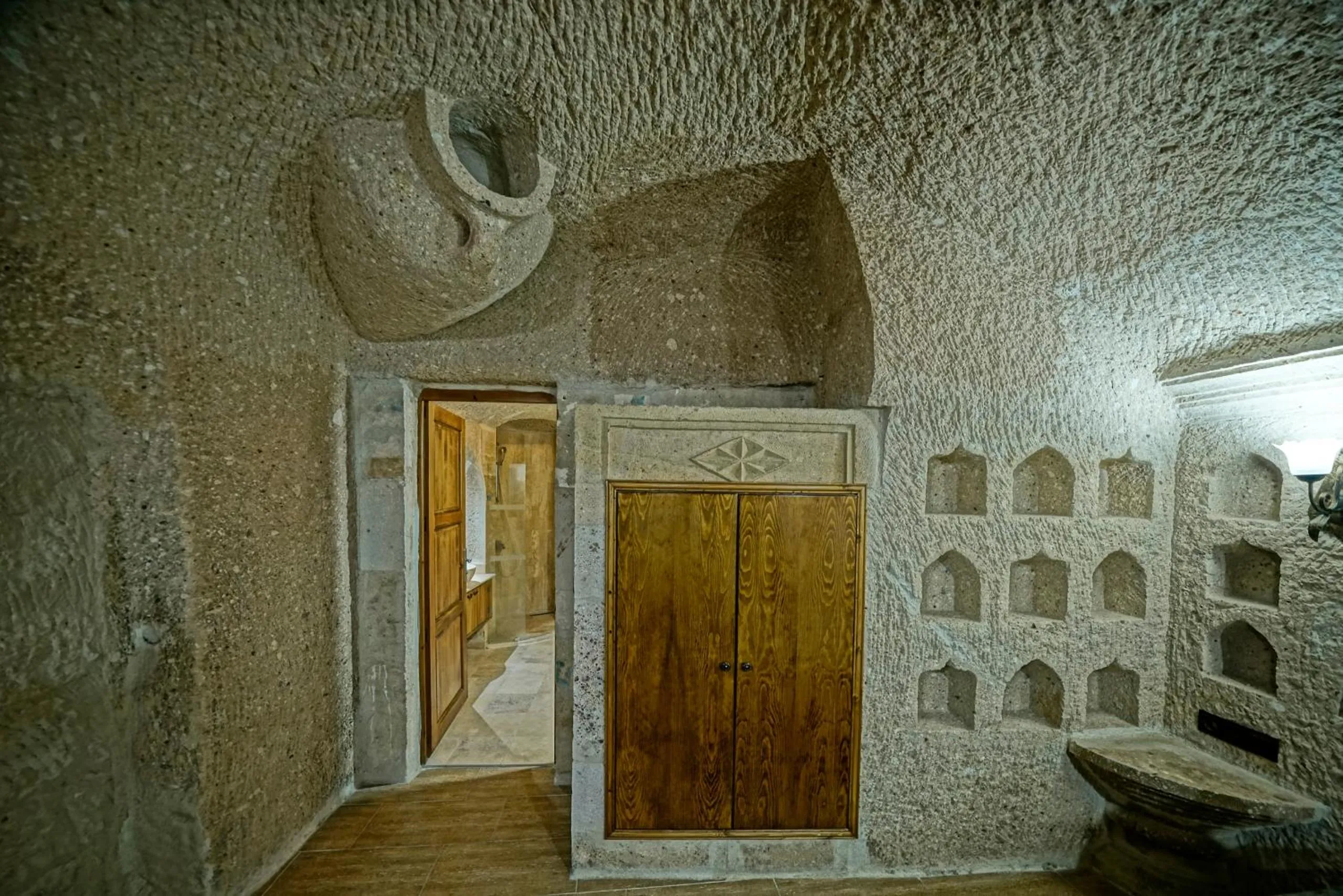 microwave in Holiday Cave Hotel