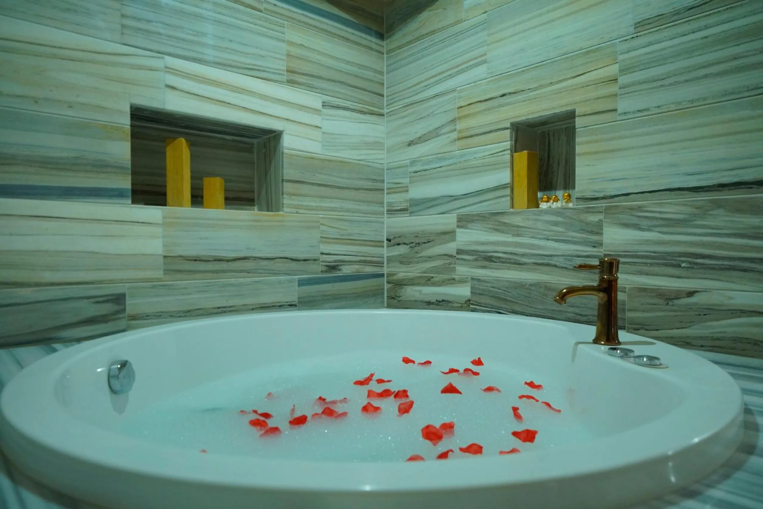 Bathroom in Holiday Cave Hotel
