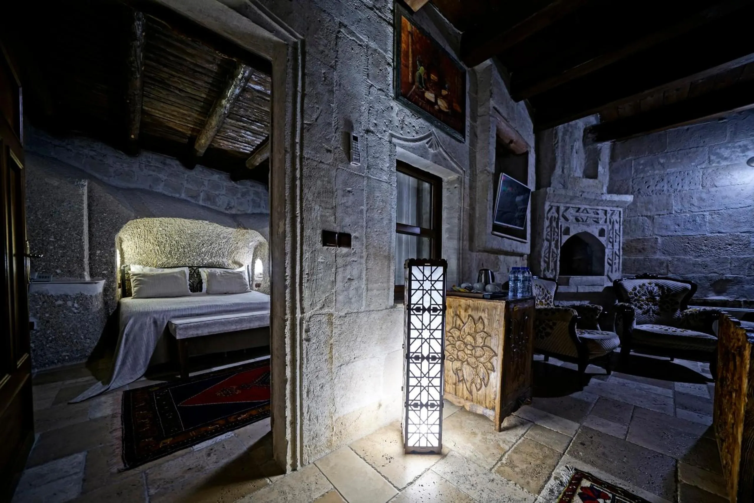 Photo of the whole room, Bed in Holiday Cave Hotel