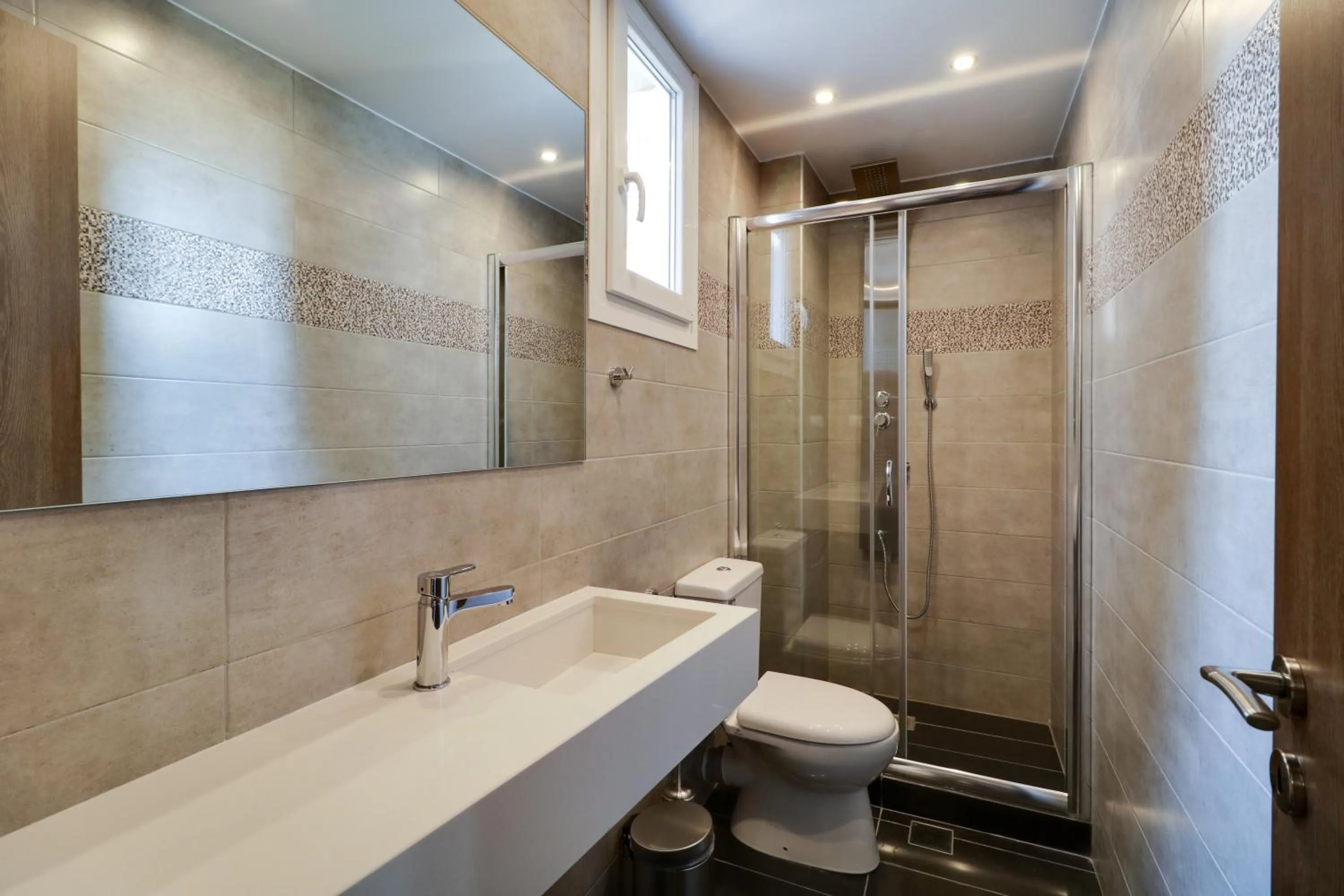 Shower in Athens Comfort