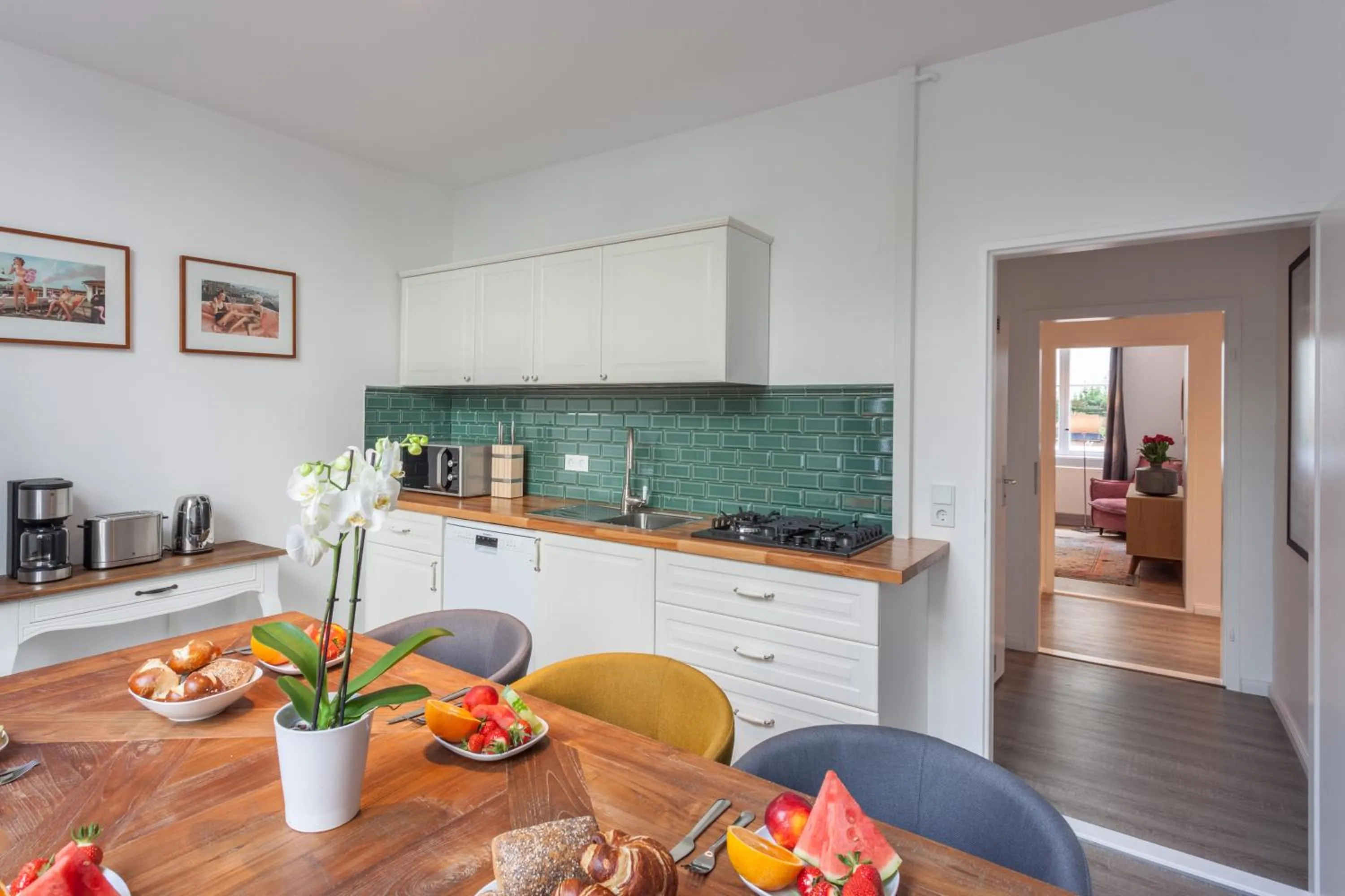 Kitchen or kitchenette in The Paul II - stylish & central 3 BR apartment, group & family friendly, 4- 6 Guests