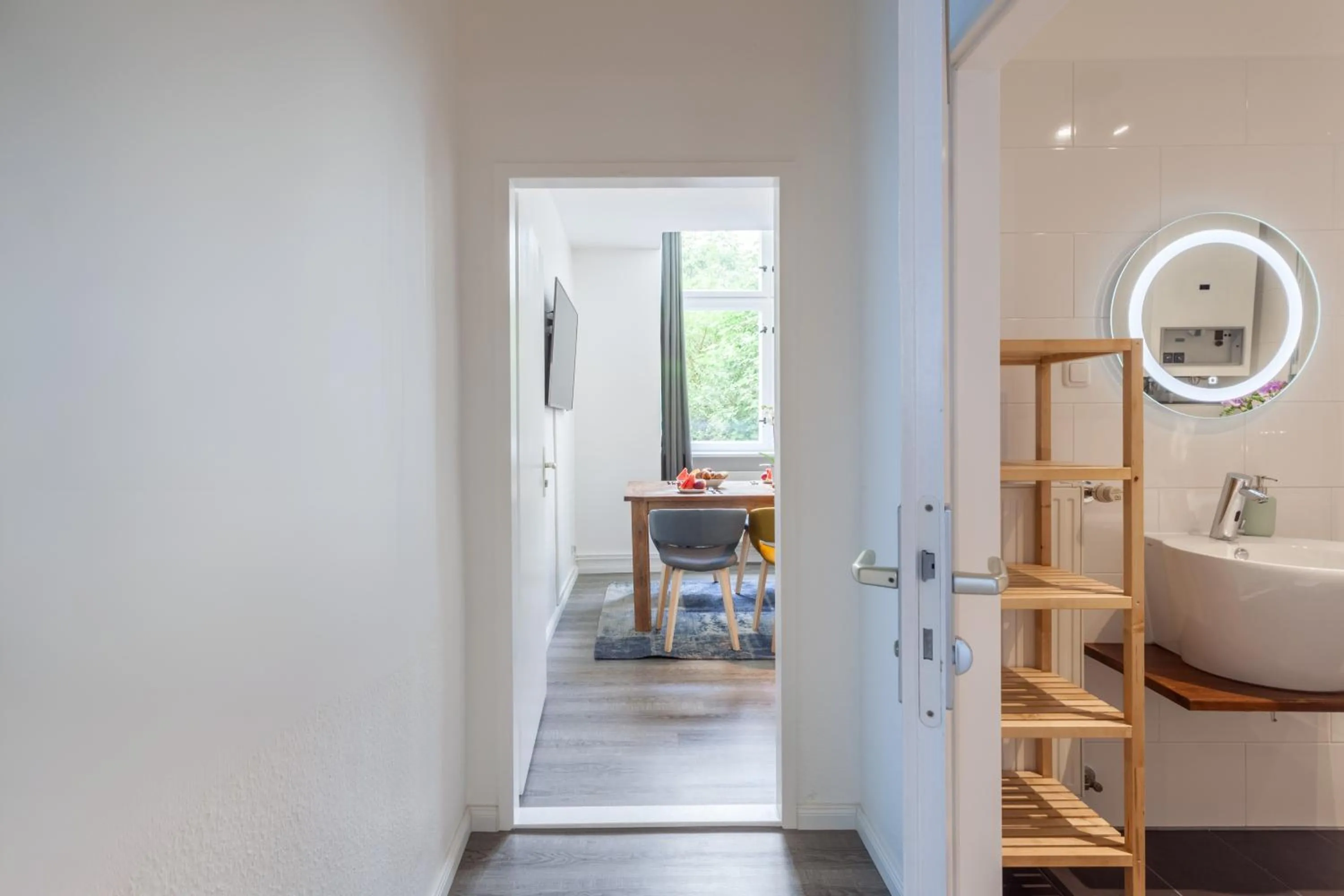 The Paul II - stylish & central 3 BR apartment, group & family friendly, 4- 6 Guests