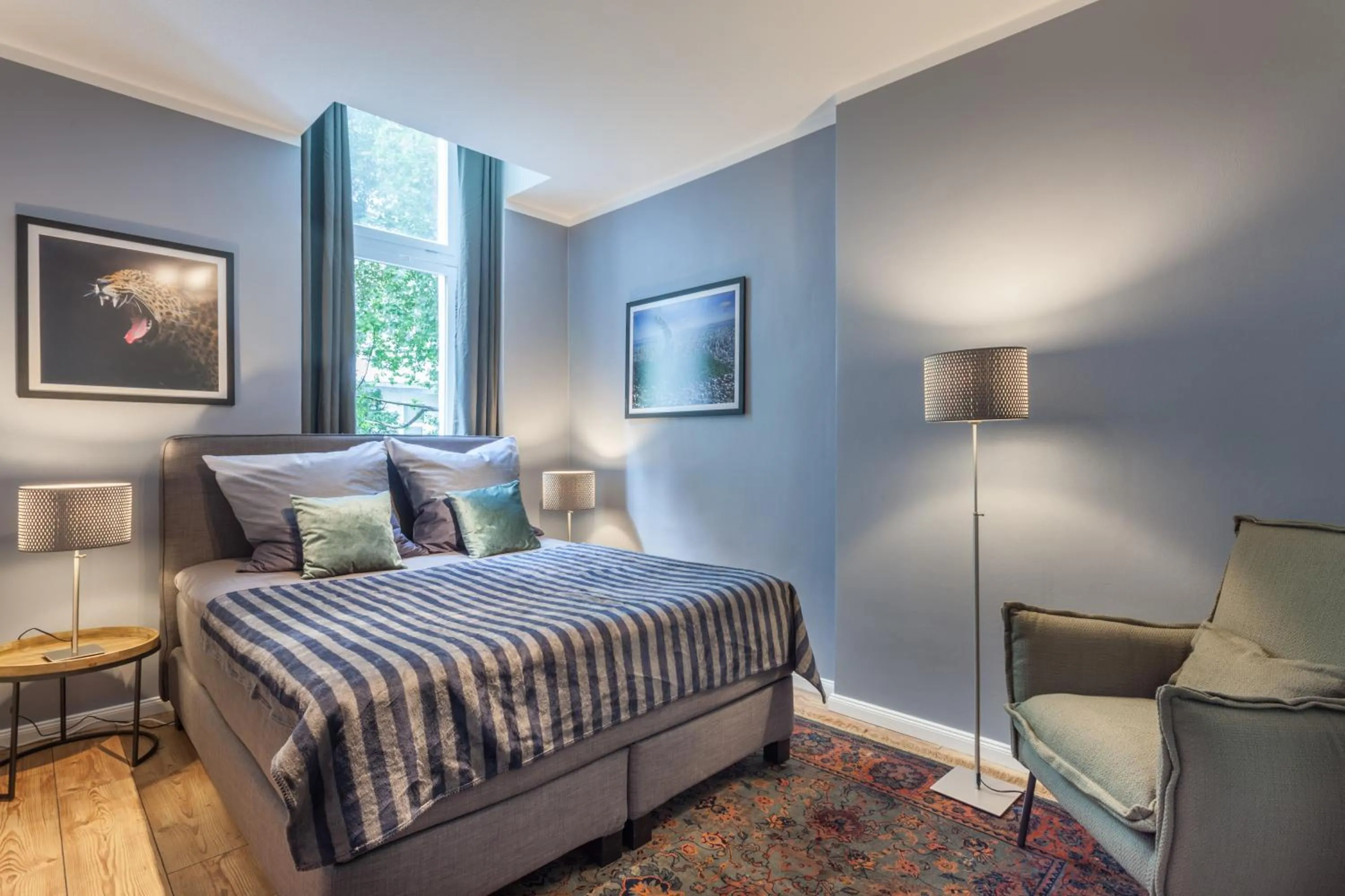 Bedroom, Bed in The Paul II - stylish & central 3 BR apartment, group & family friendly, 4- 6 Guests