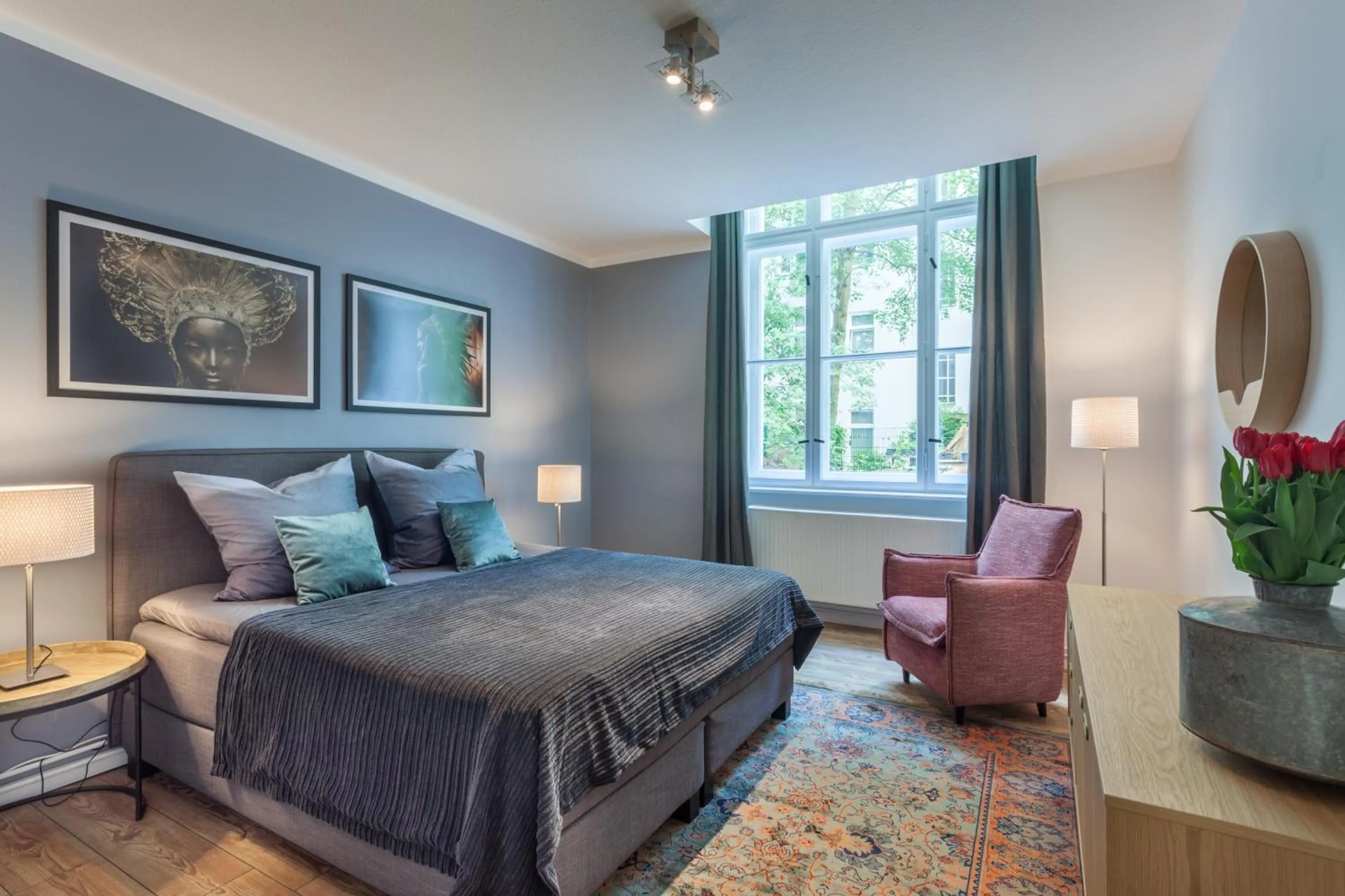 Bedroom, Bed in The Paul II - stylish & central 3 BR apartment, group & family friendly, 4- 6 Guests