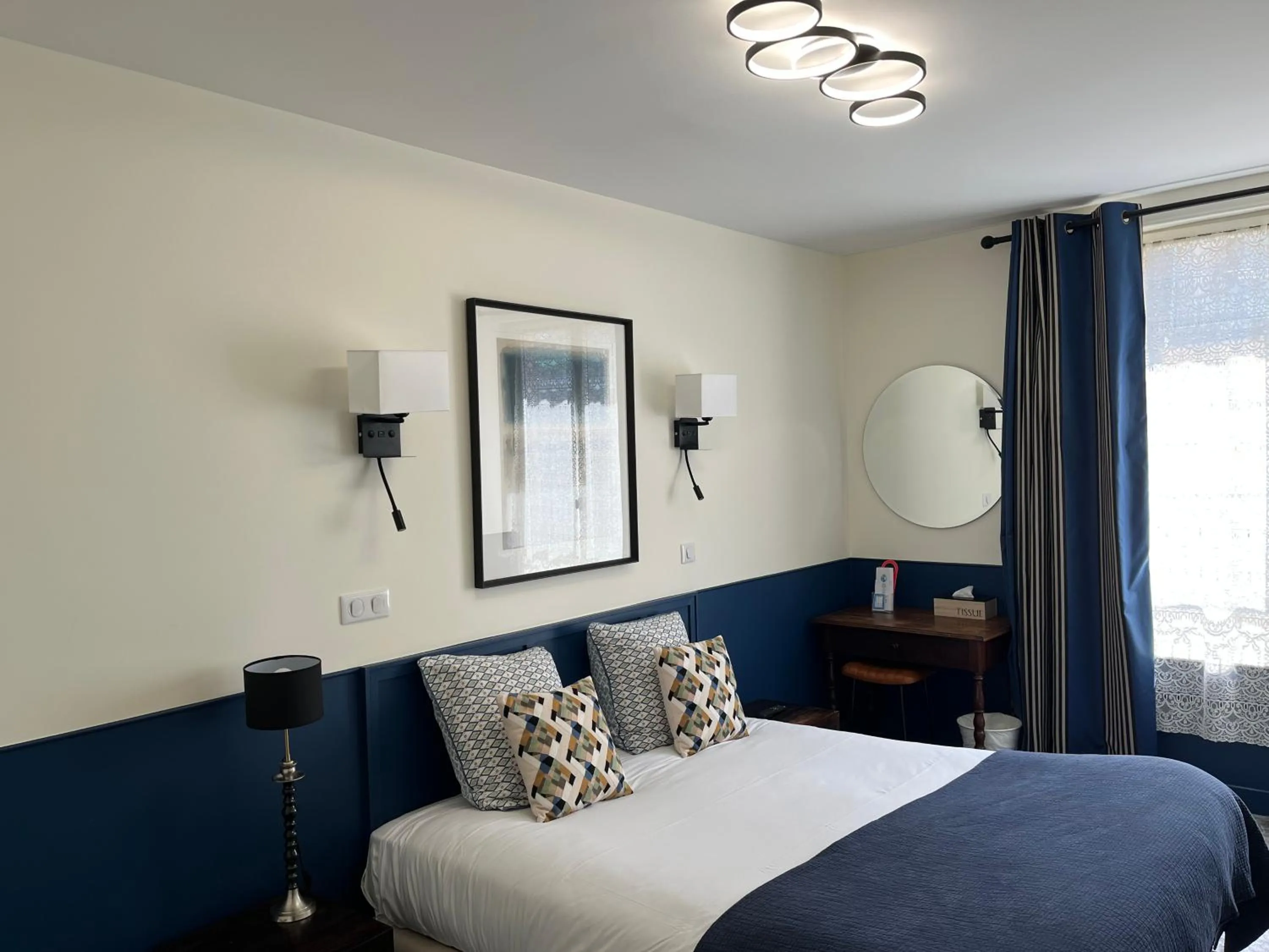 Bed in Hotel du Dragon