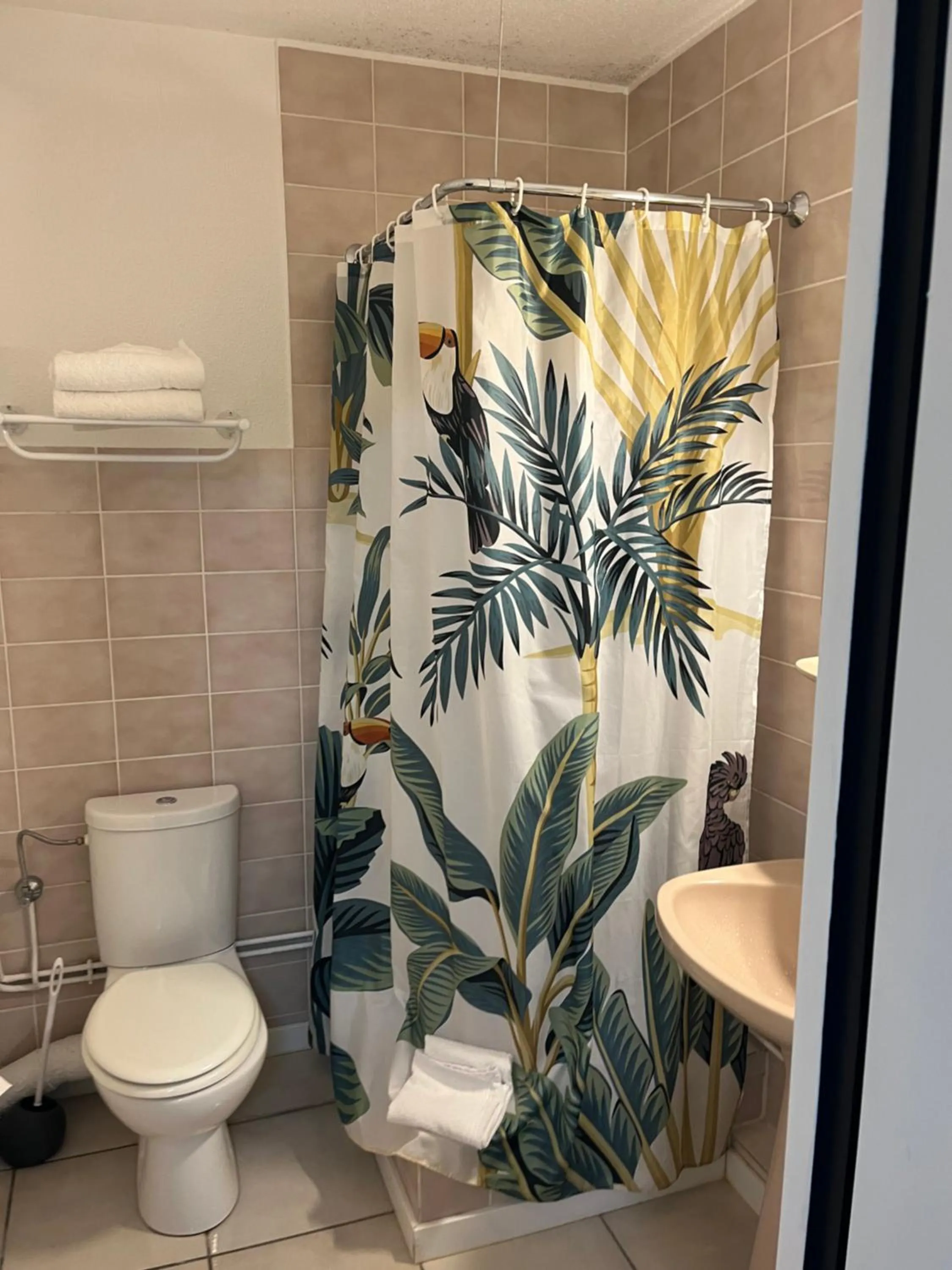 Bathroom in Studio/Hôtel Porte De France