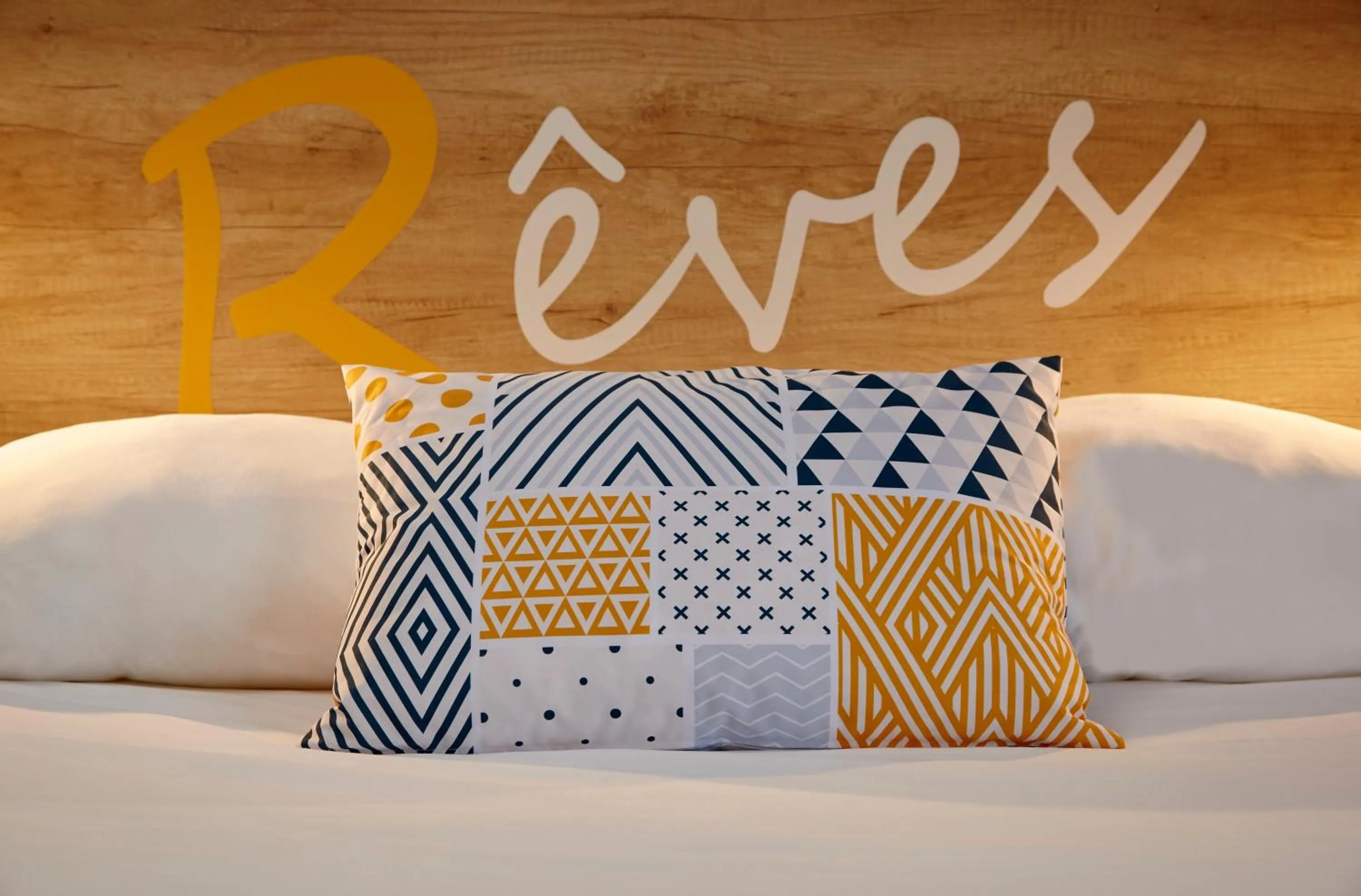 Decorative detail, Bed in Hôtel Baudouin