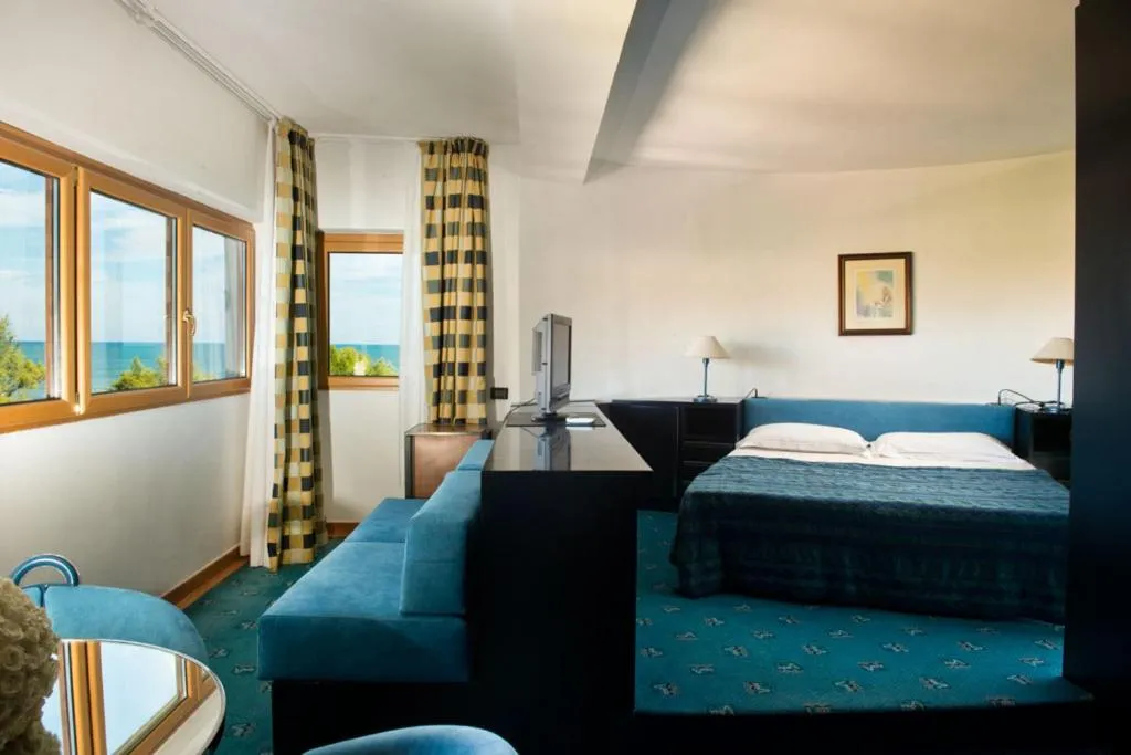 Photo of the whole room, Bed in Pizzomunno Vieste Palace Hotel