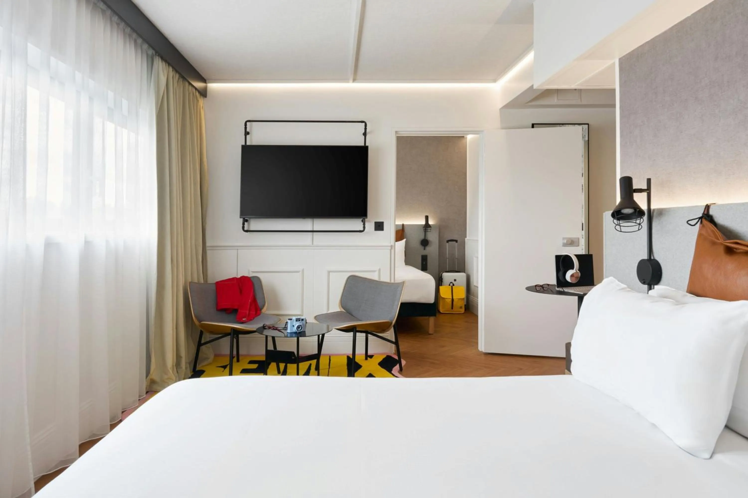 Photo of the whole room, Bed in Moxy Paris La Villette