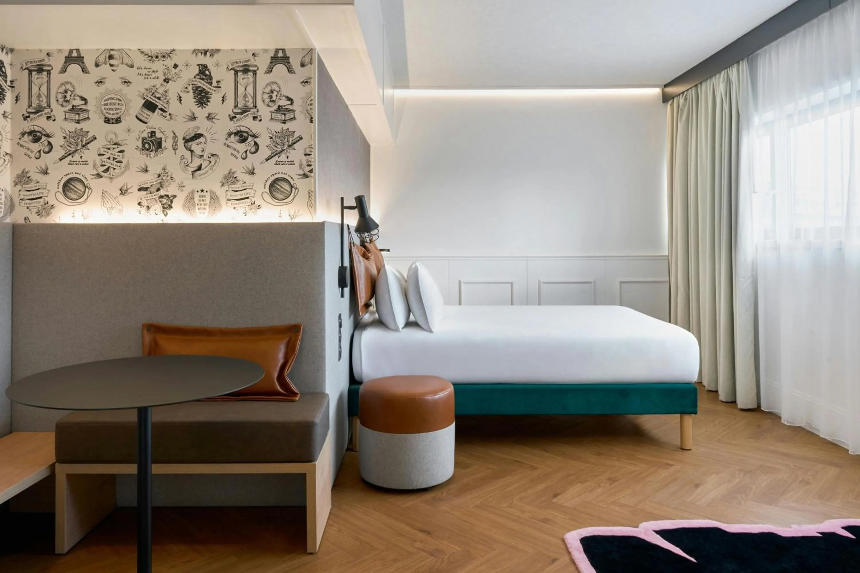 Photo of the whole room, Bed in Moxy Paris La Villette