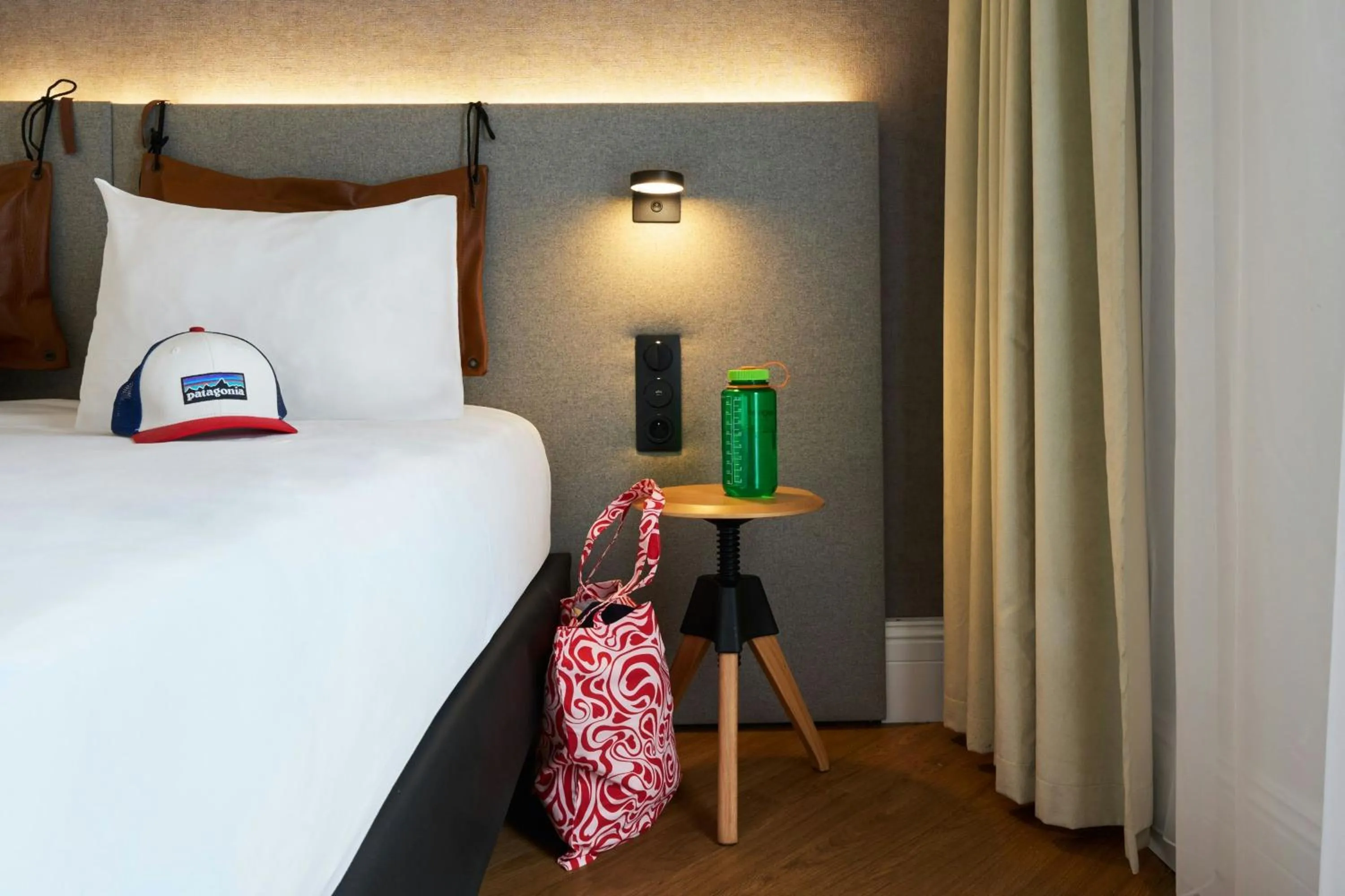 Photo of the whole room, Bed in Moxy Paris La Villette