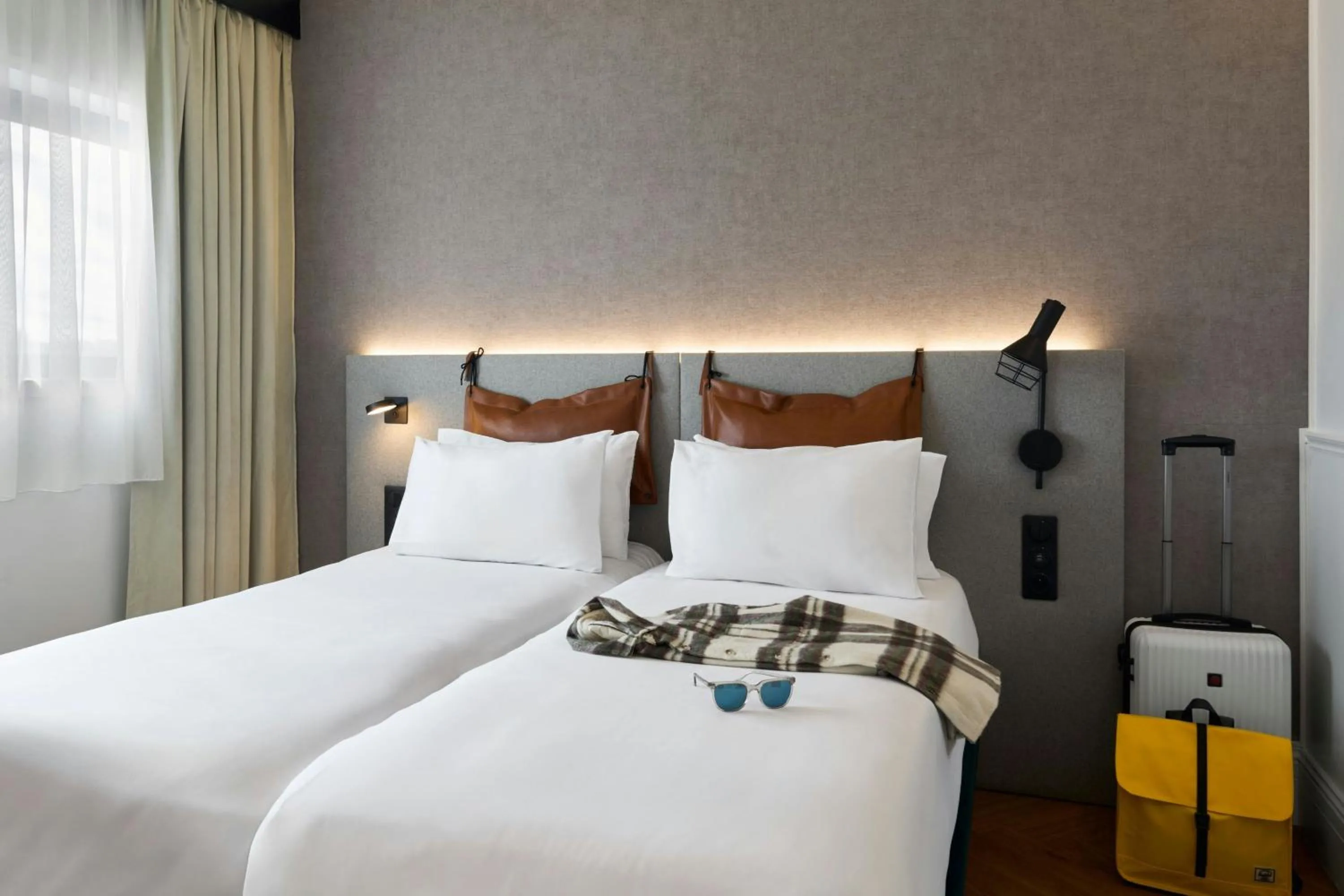 Photo of the whole room, Bed in Moxy Paris La Villette