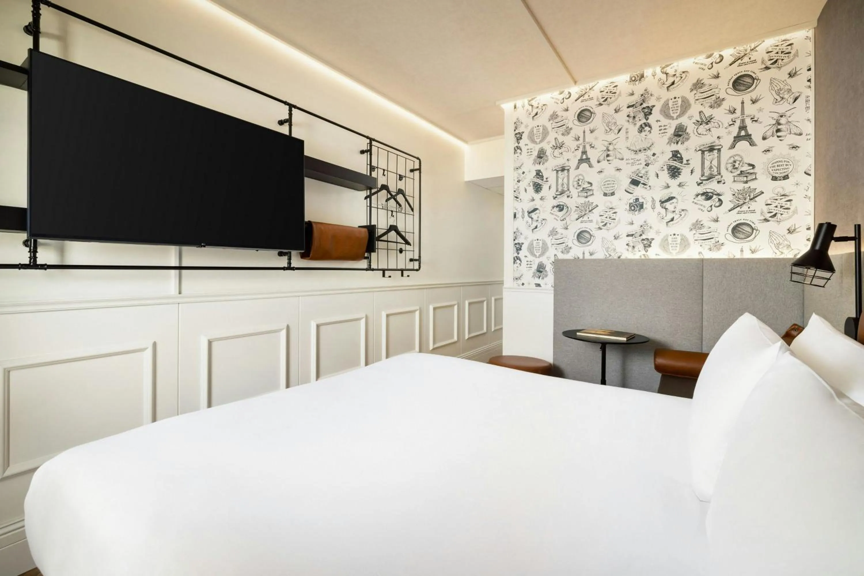 Photo of the whole room, Bed in Moxy Paris La Villette