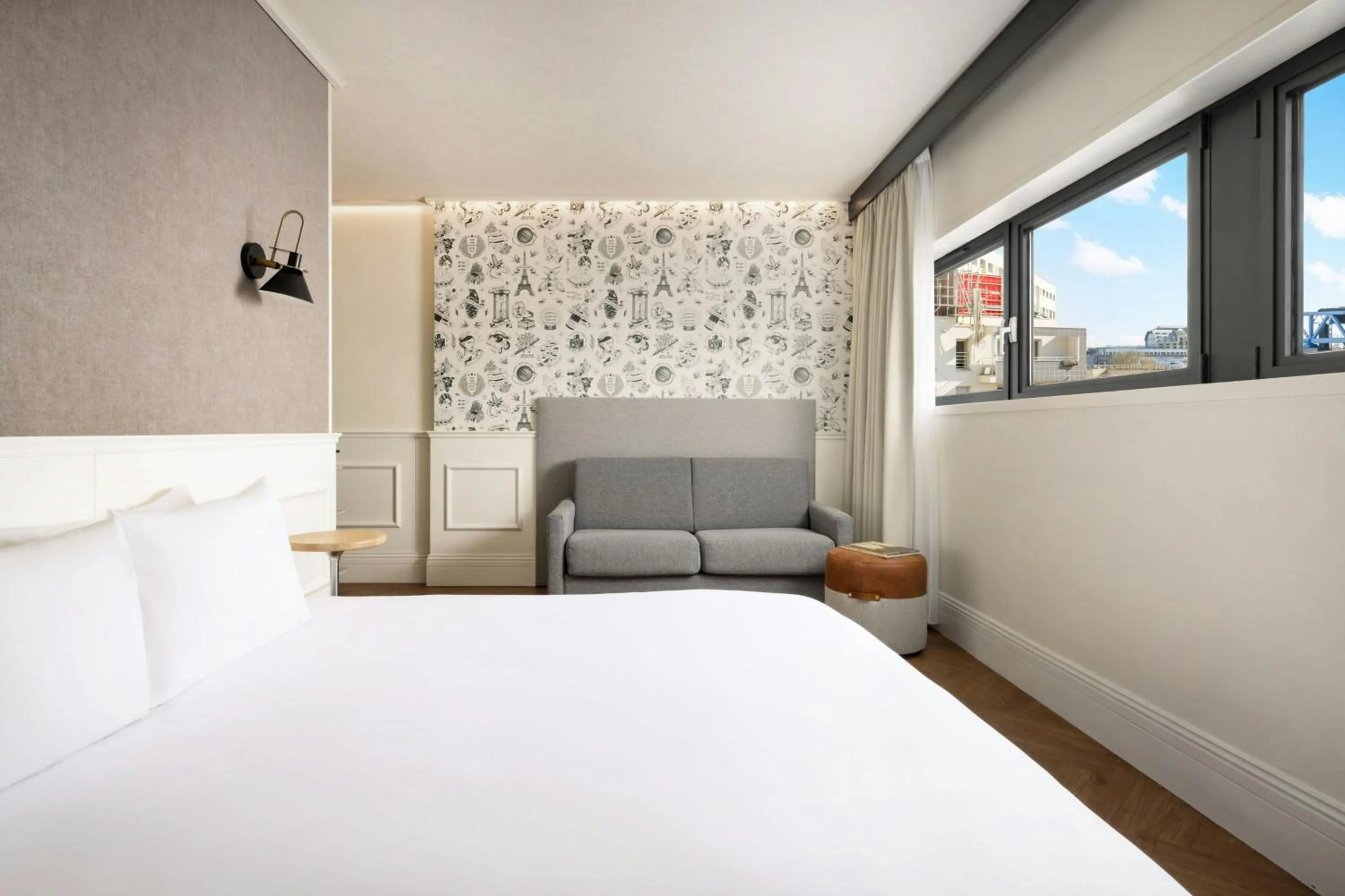 Photo of the whole room, Bed in Moxy Paris La Villette