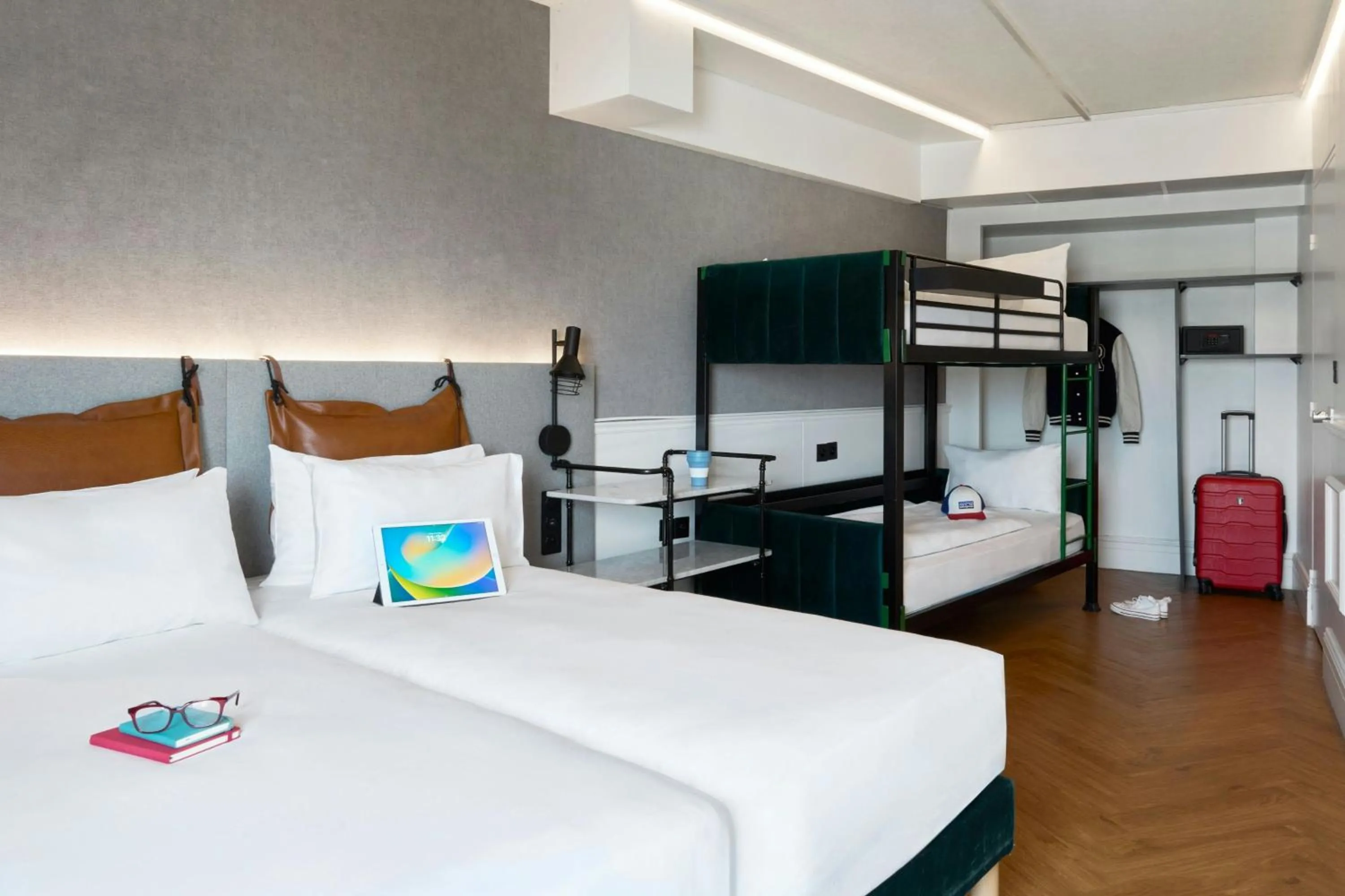 Photo of the whole room, Bed in Moxy Paris La Villette