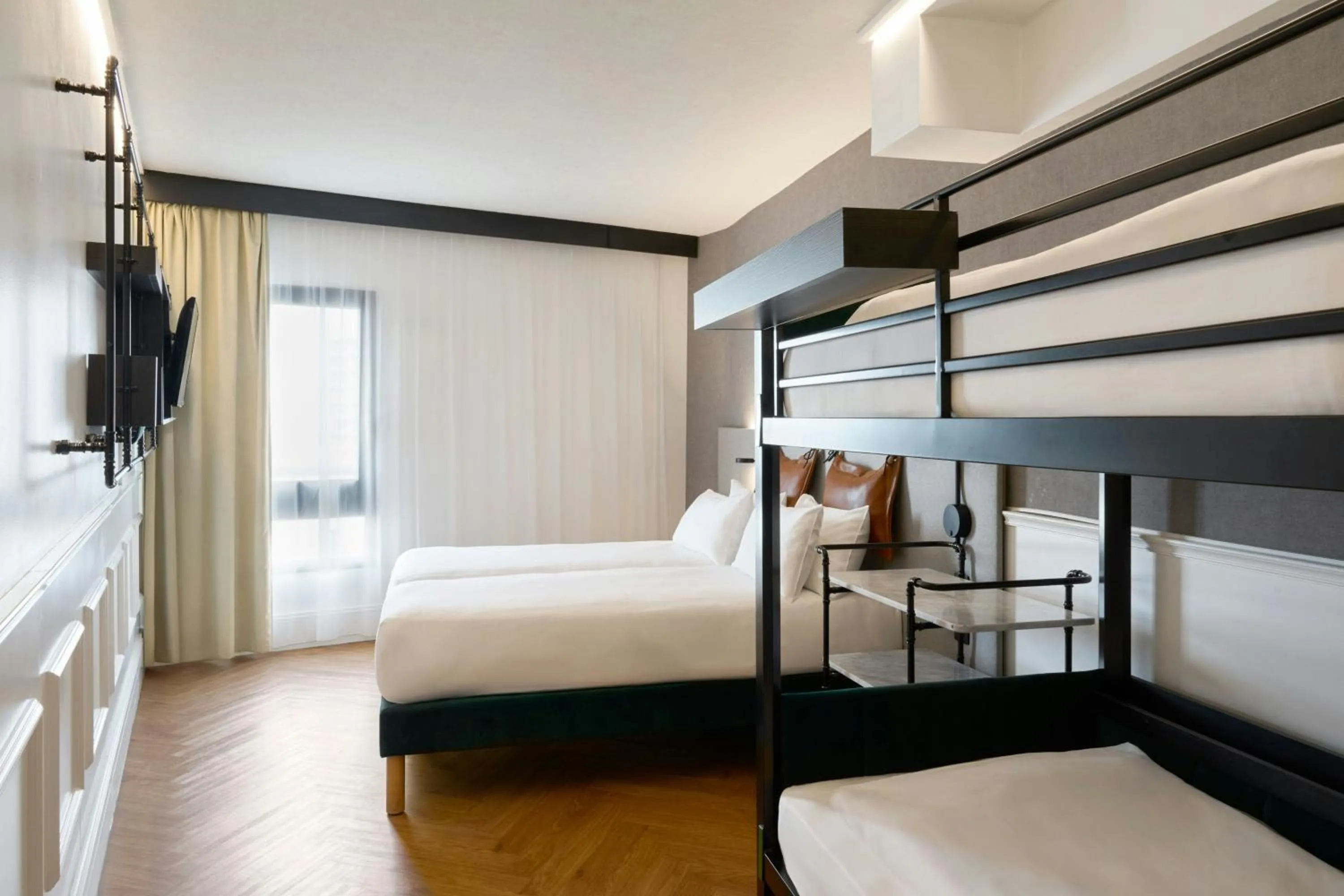 Photo of the whole room, Bed in Moxy Paris La Villette