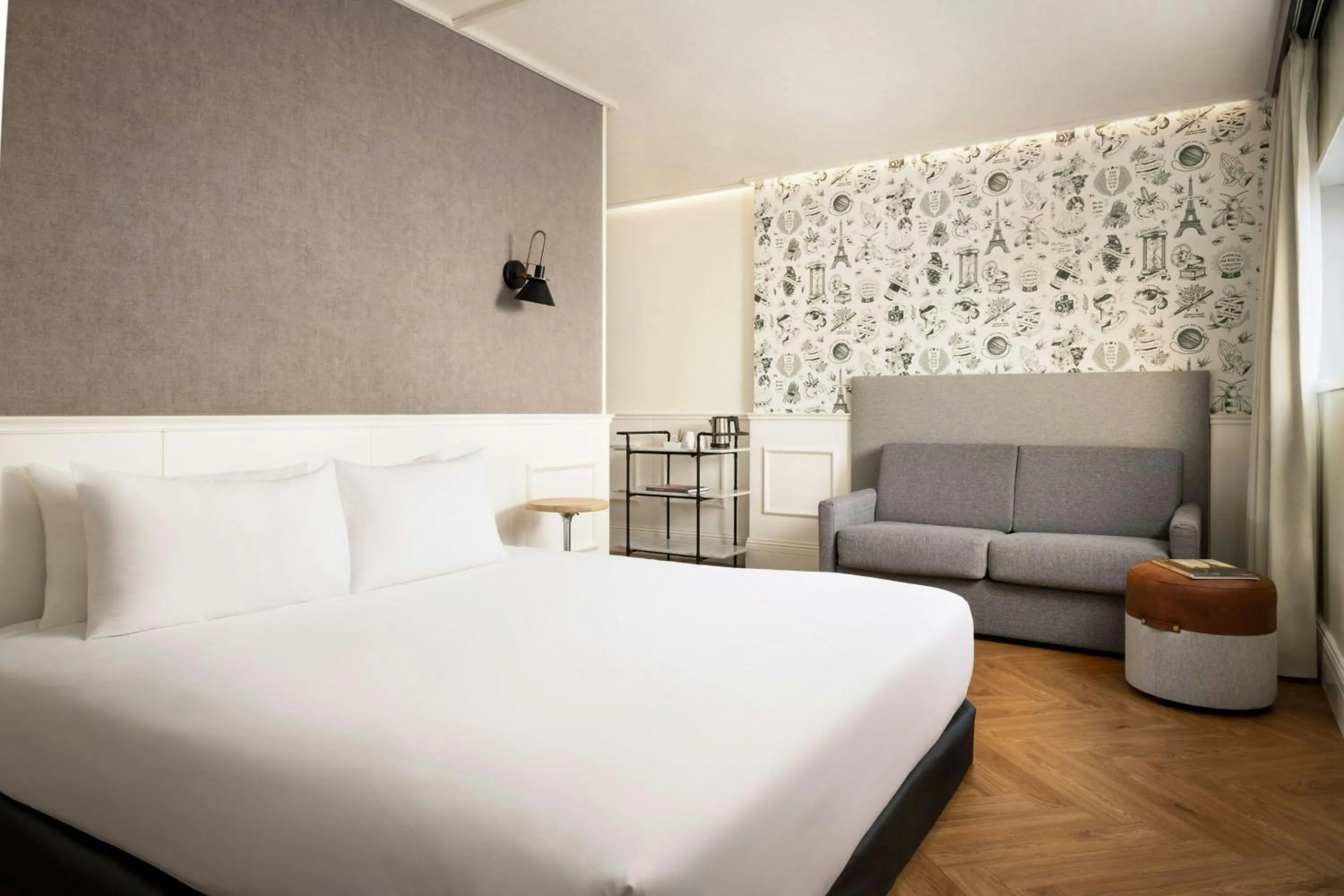 Photo of the whole room, Bed in Moxy Paris La Villette
