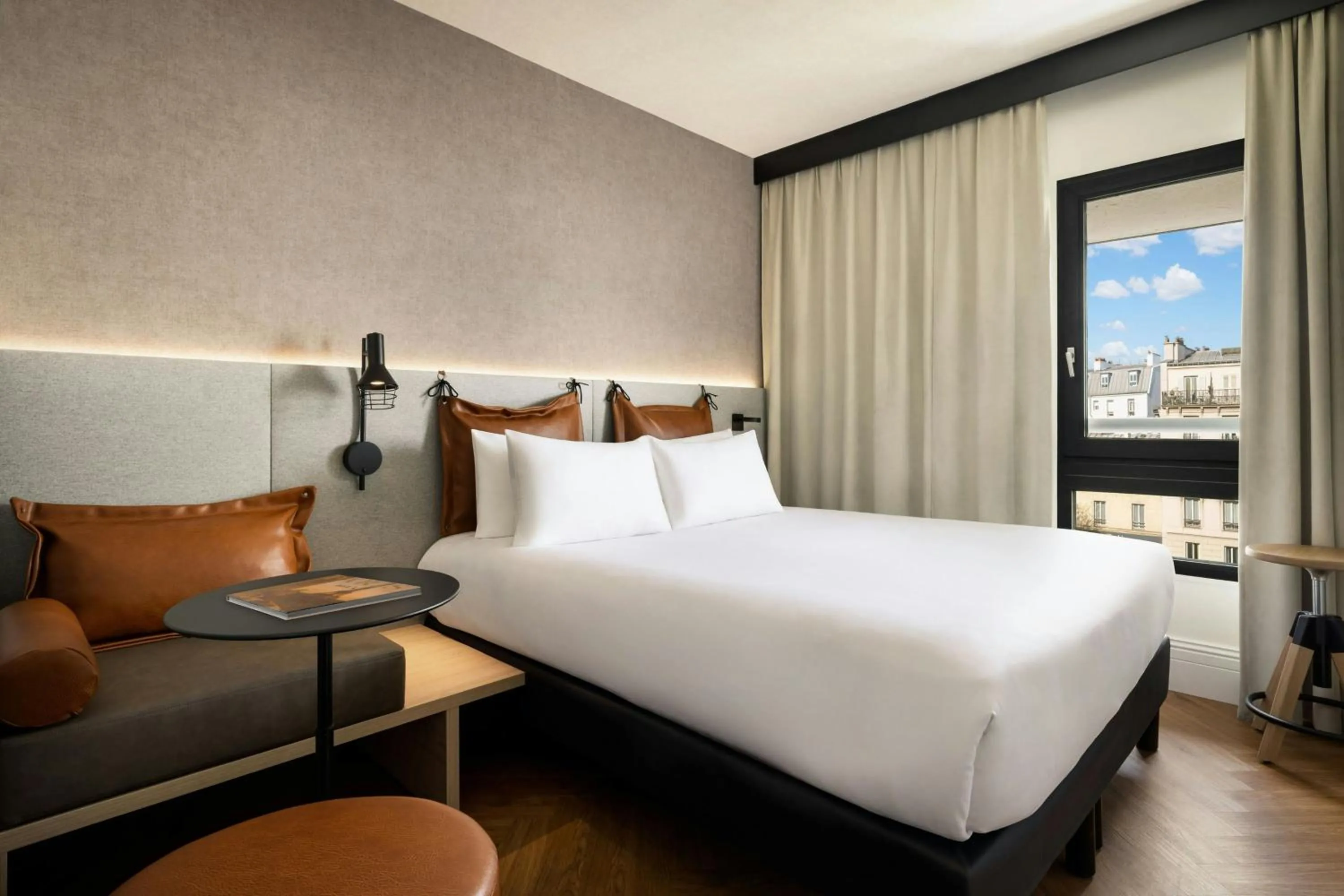 Photo of the whole room, Bed in Moxy Paris La Villette