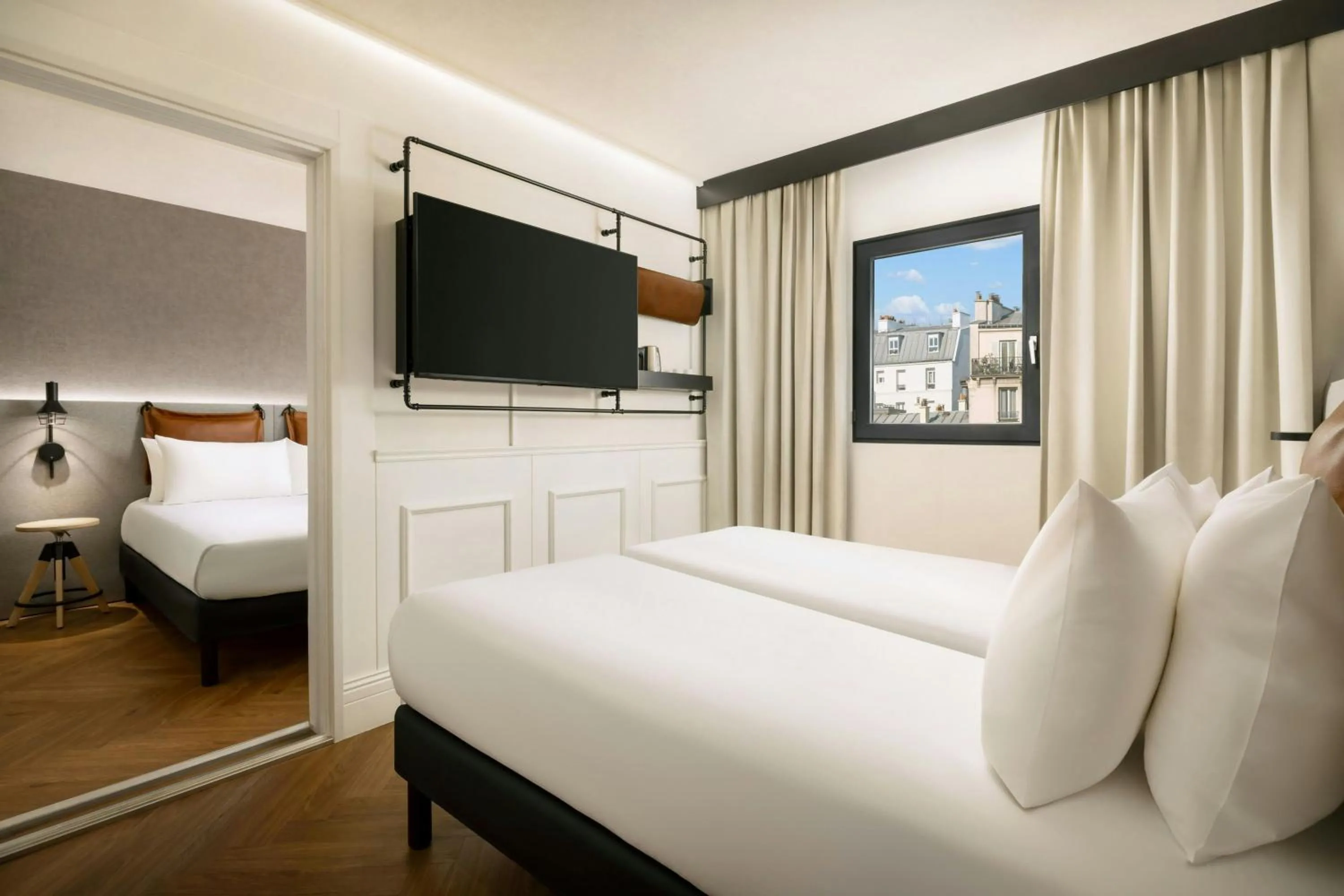 Photo of the whole room, Bed in Moxy Paris La Villette