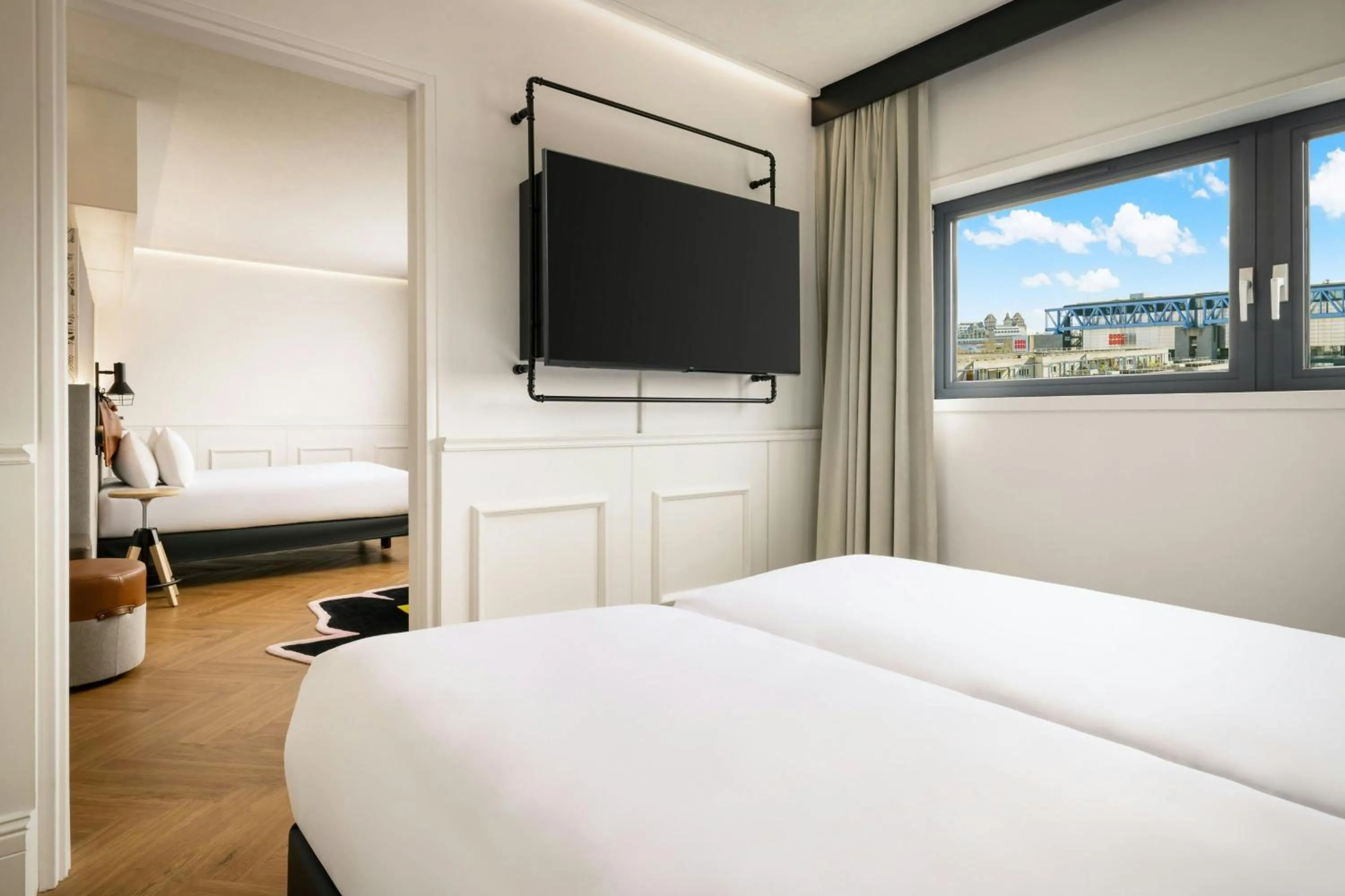 Photo of the whole room, Bed in Moxy Paris La Villette