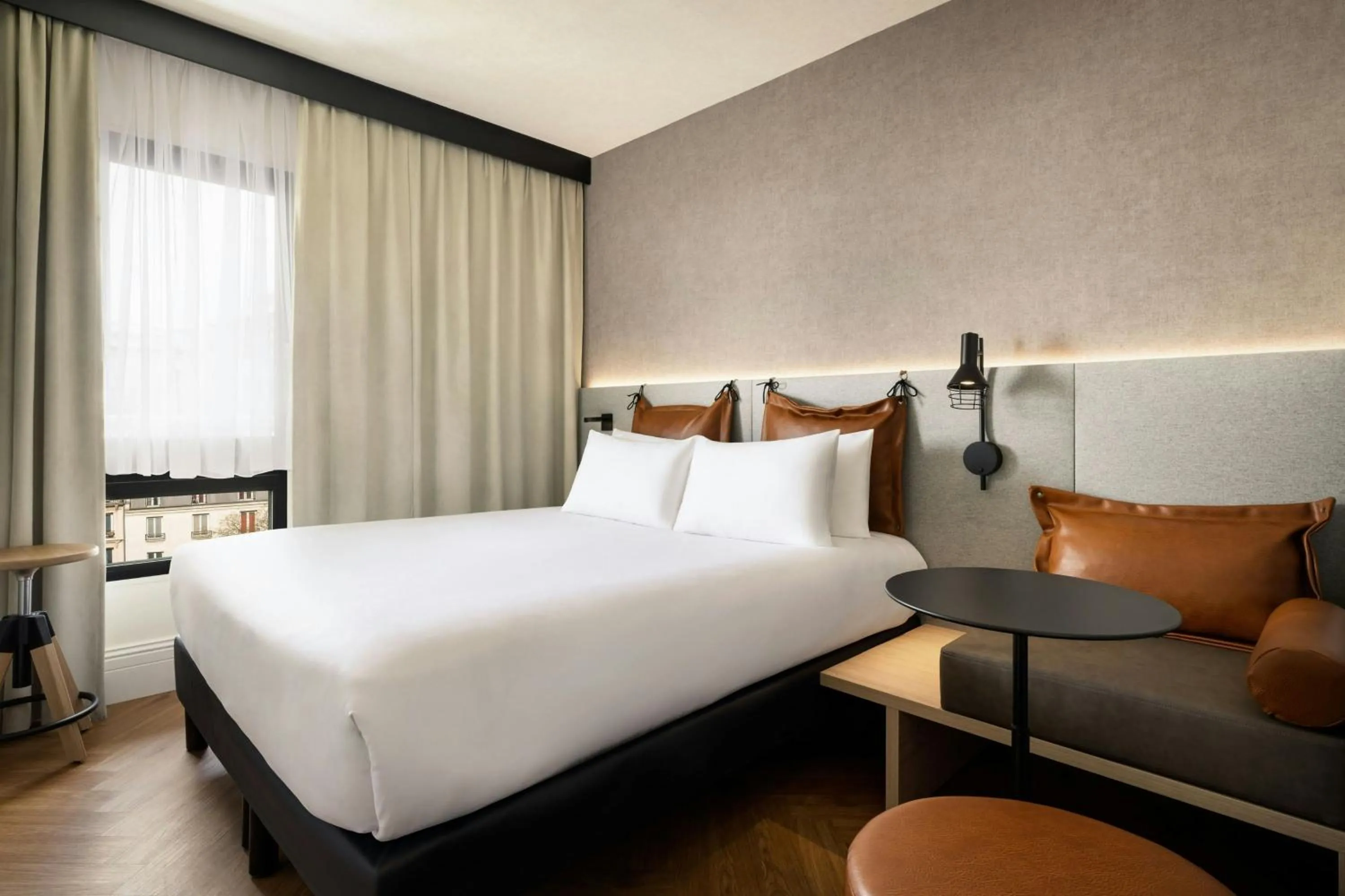 Photo of the whole room, Bed in Moxy Paris La Villette