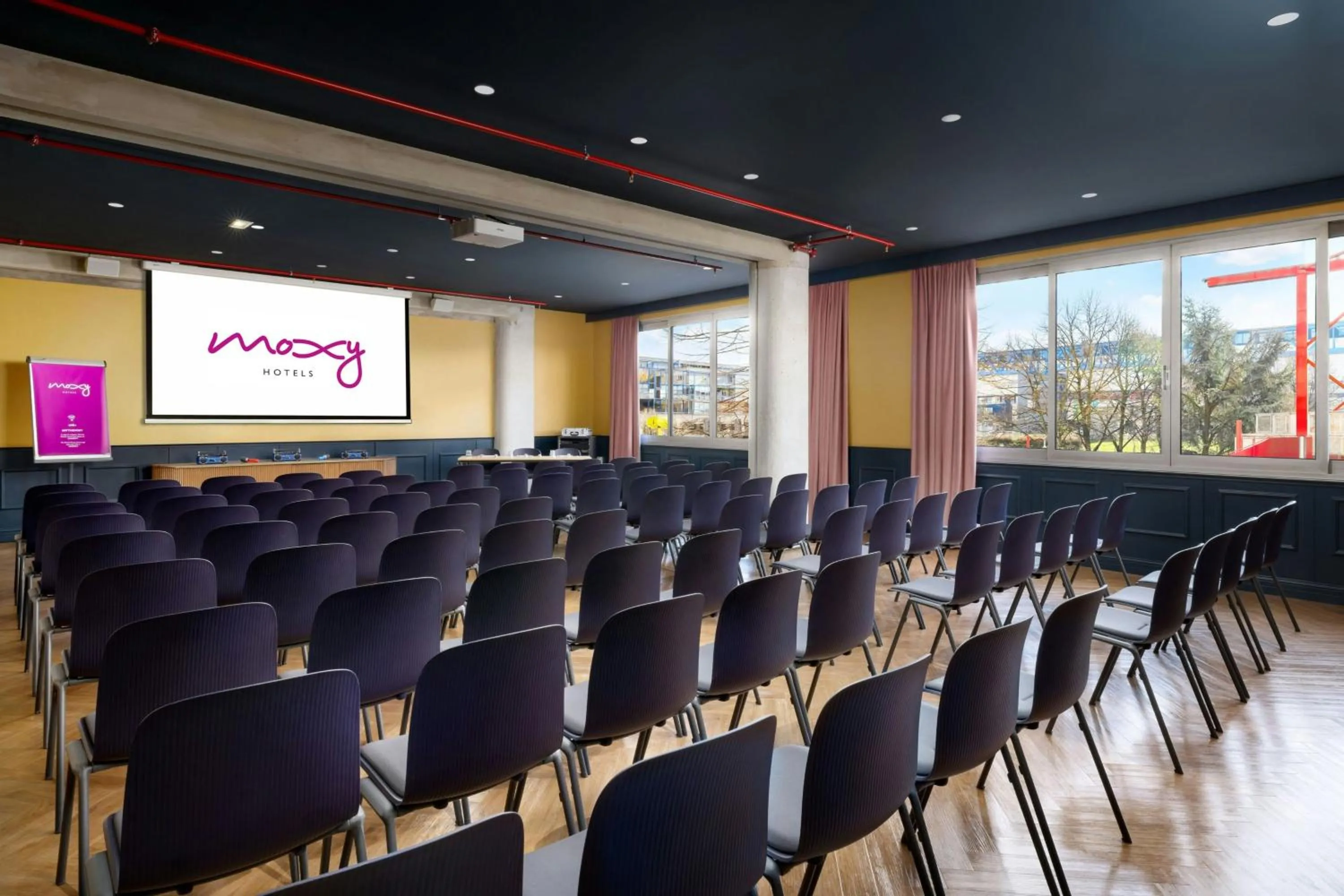 Meeting/conference room in Moxy Paris La Villette