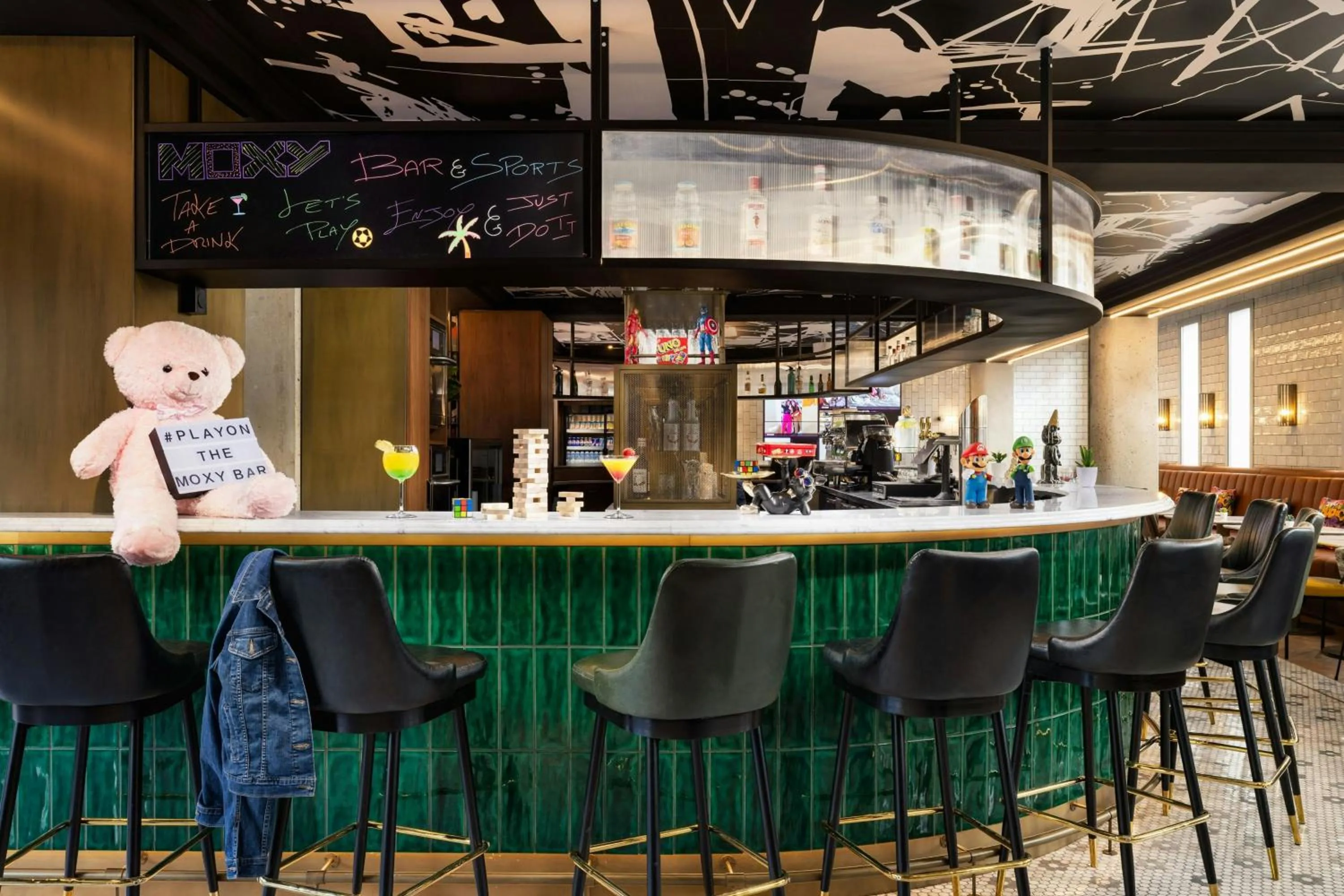 Lounge or bar in Moxy Paris La Villette
