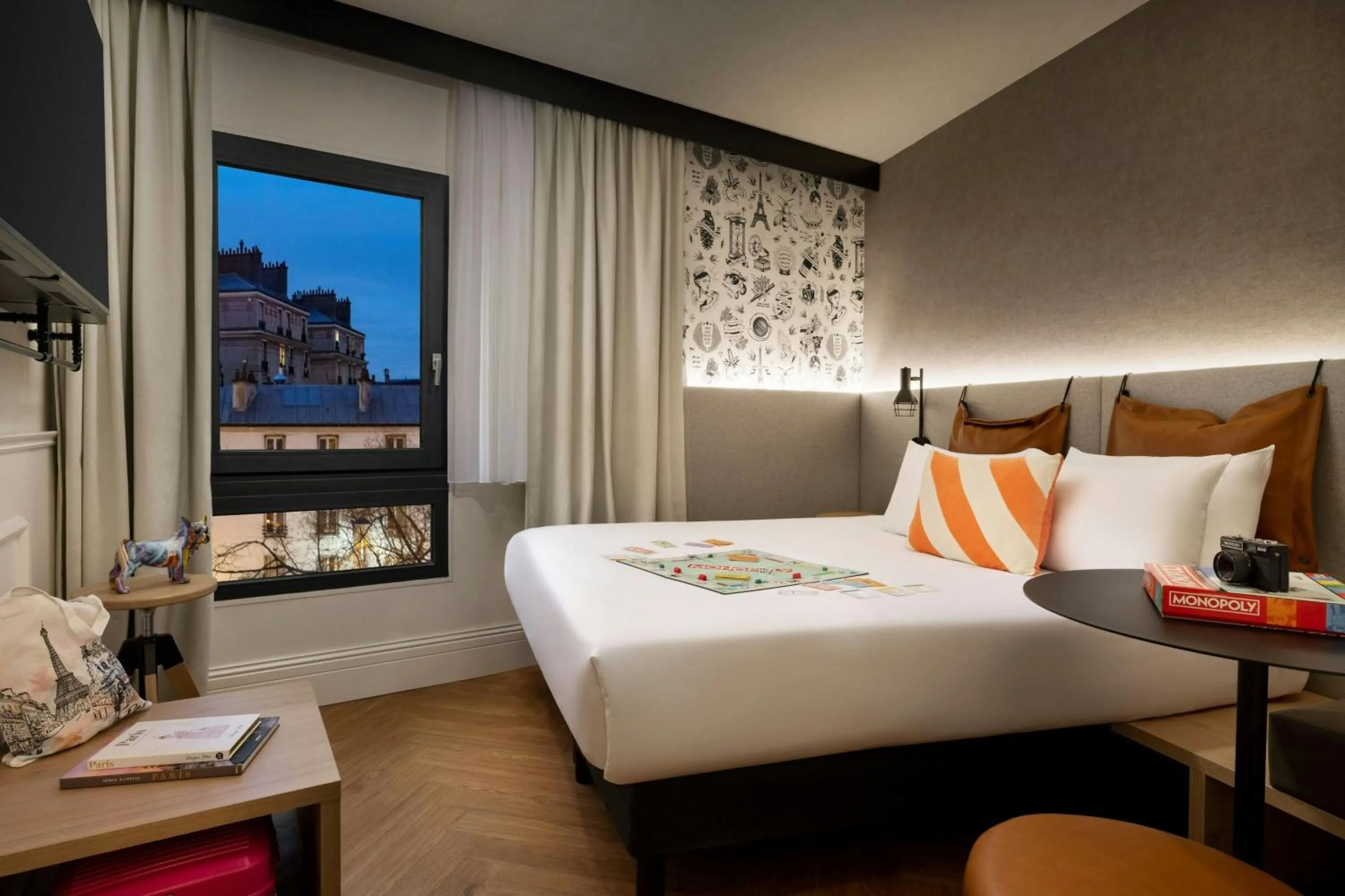 Photo of the whole room, Bed in Moxy Paris La Villette