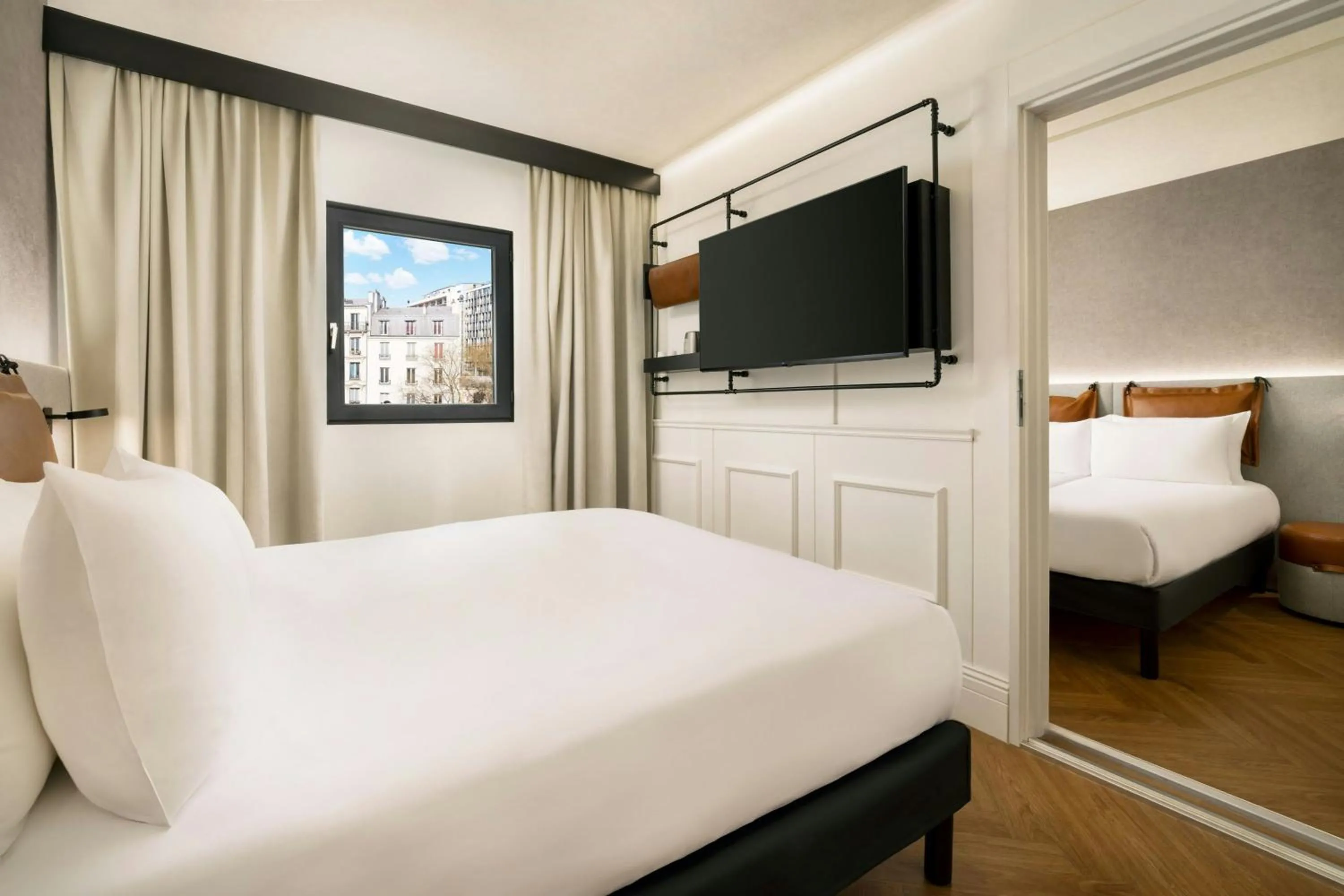 Photo of the whole room, Bed in Moxy Paris La Villette