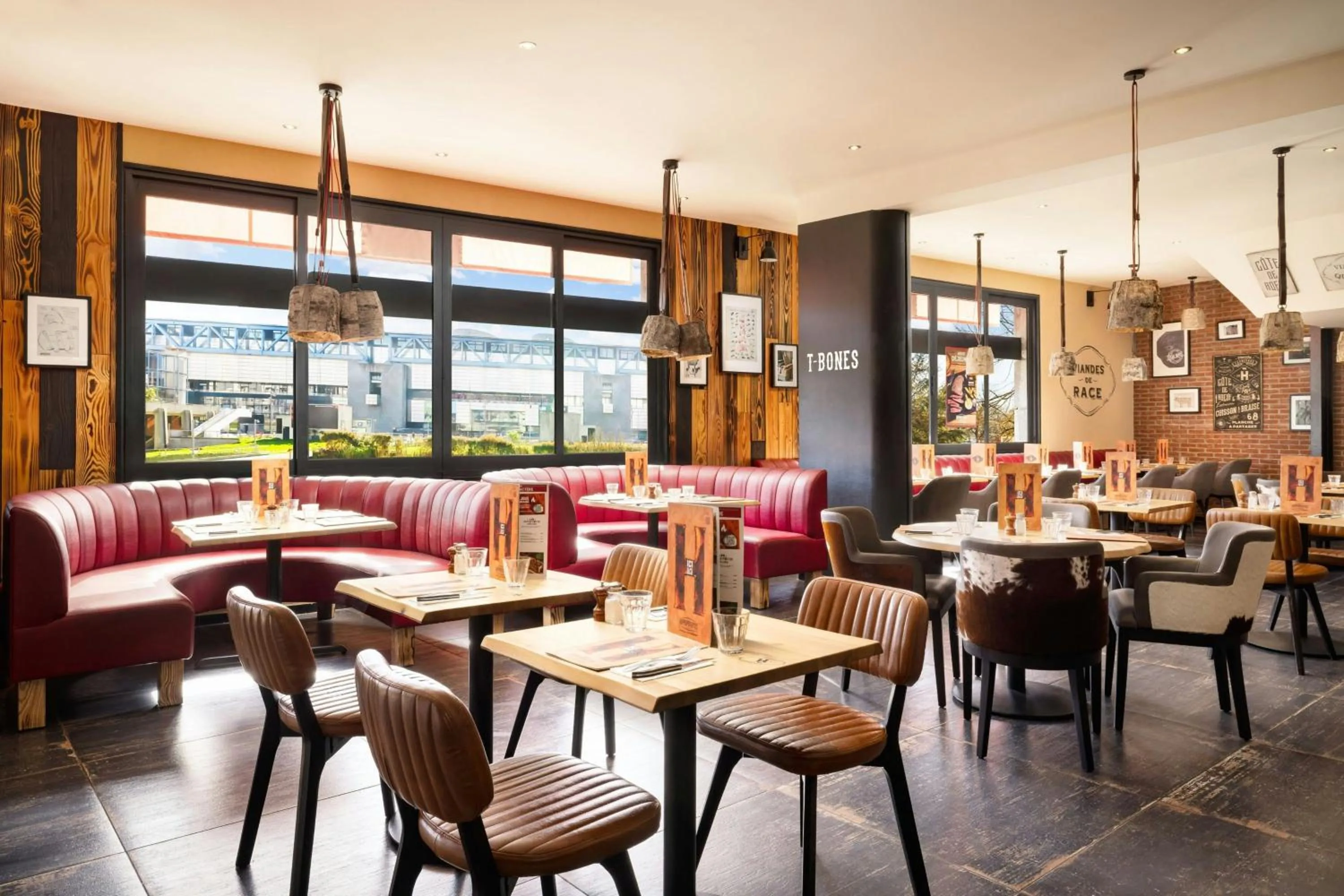 Restaurant/places to eat in Moxy Paris La Villette