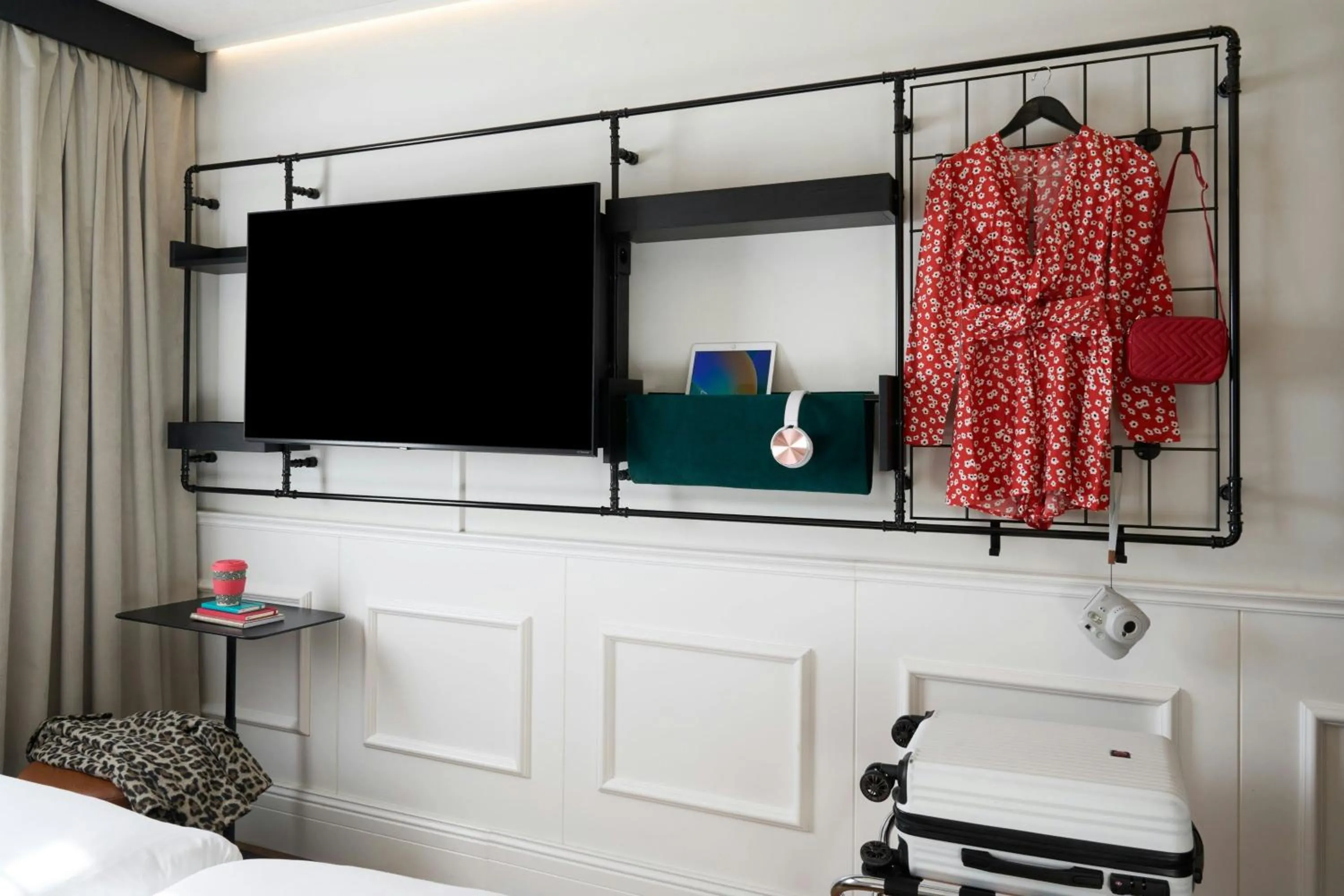 Photo of the whole room, Bed in Moxy Paris La Villette