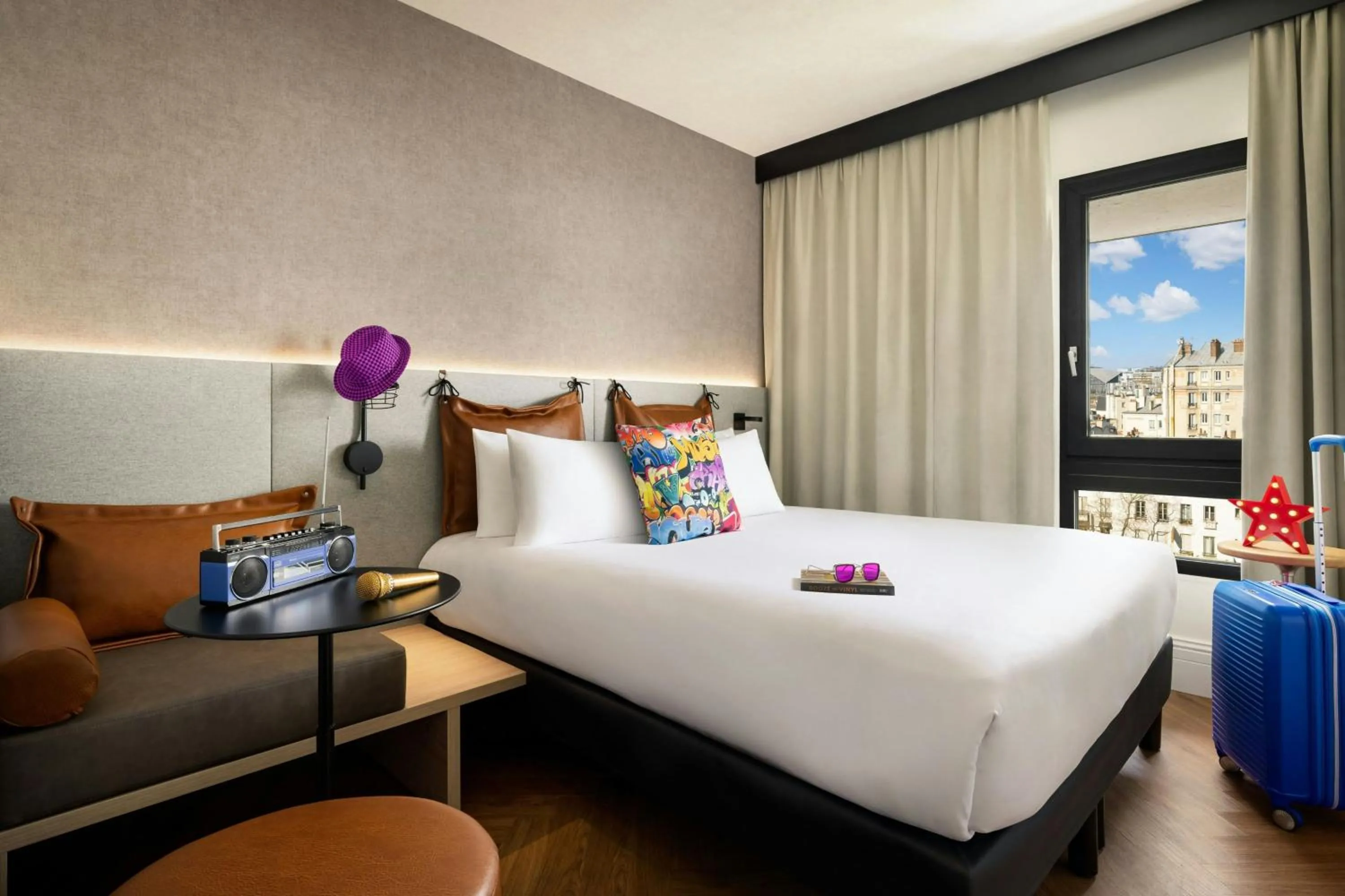 Photo of the whole room, Bed in Moxy Paris La Villette