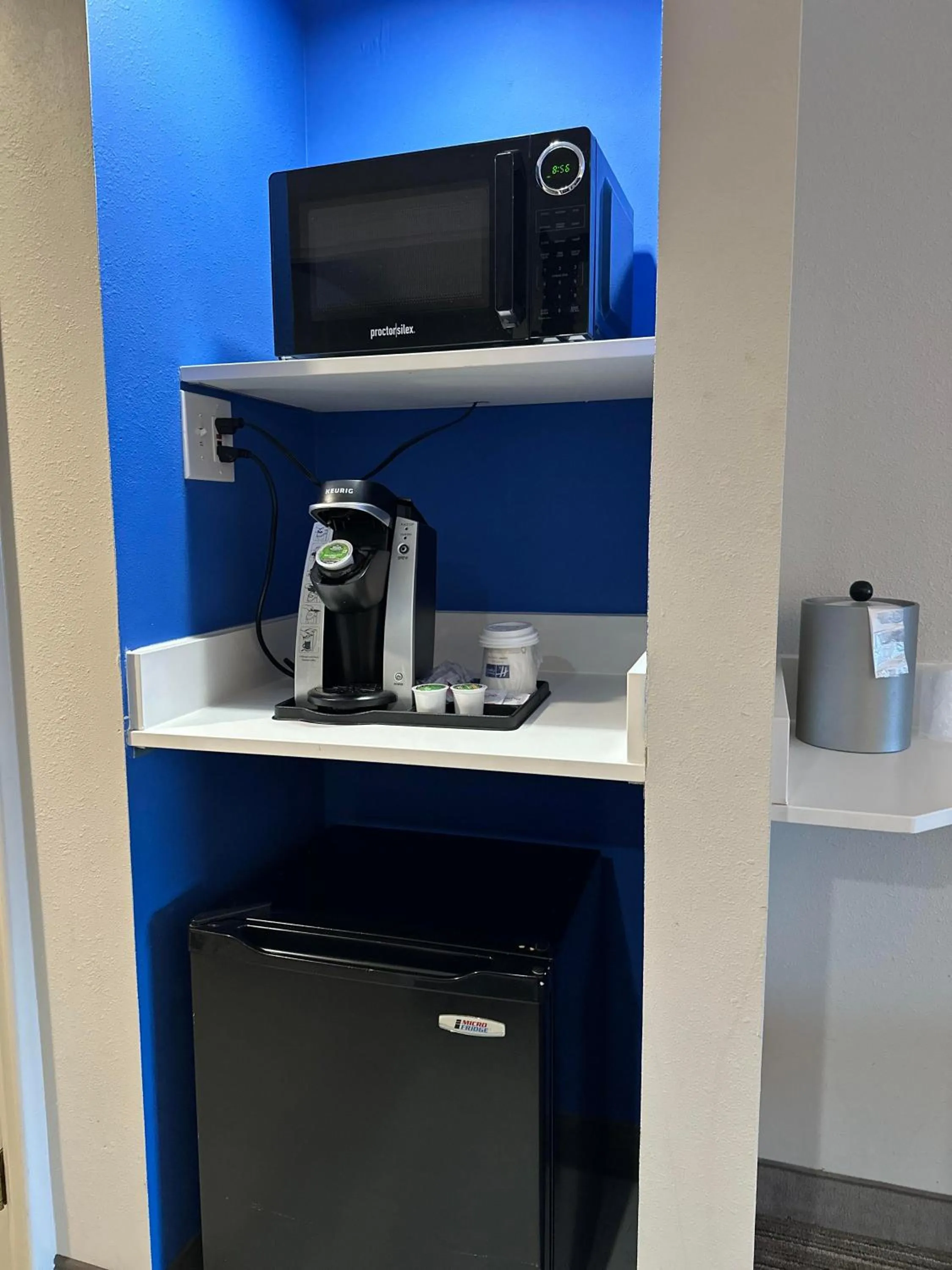 Coffee/tea facilities in Holiday Inn Express & Suites - Prospect Heights by IHG