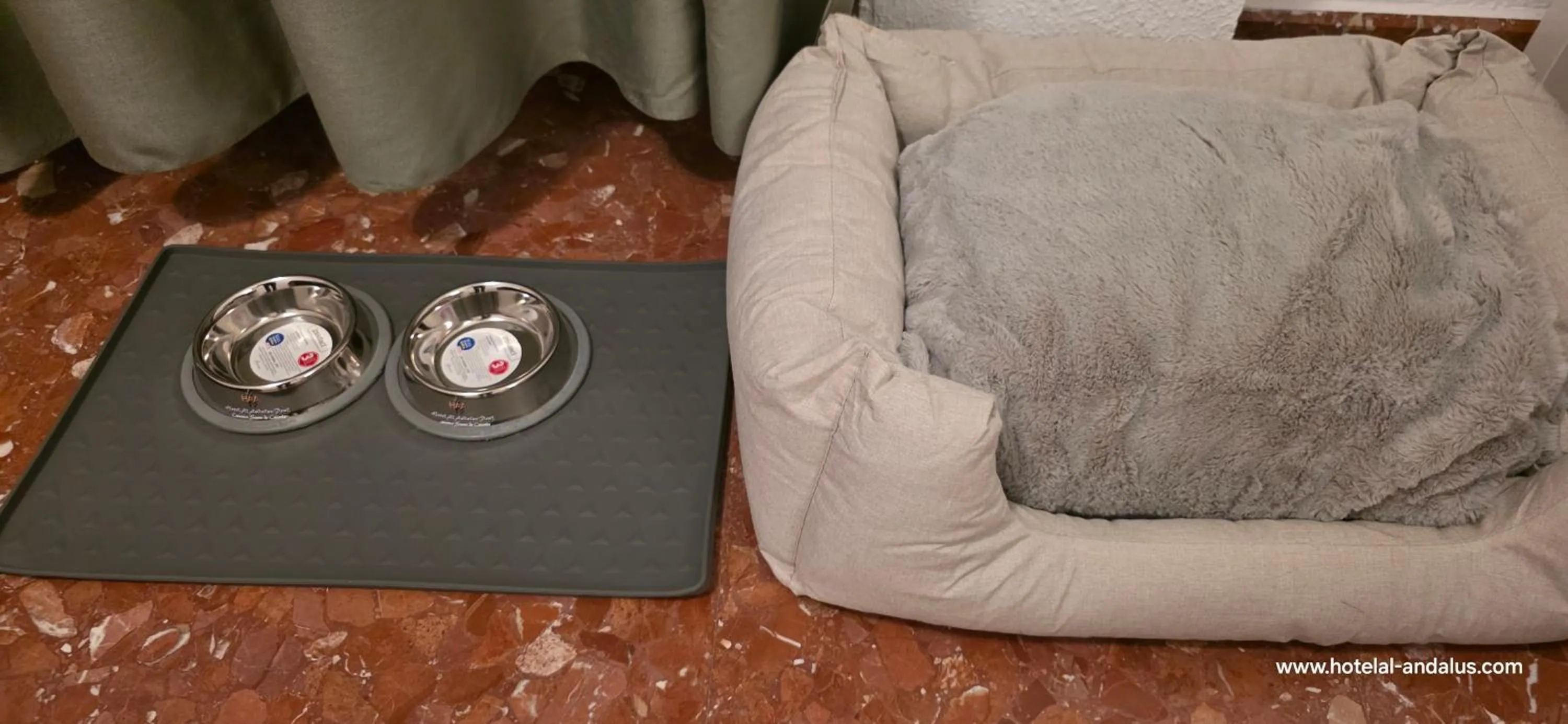 pet friendly in Hotel Al-Ándalus Peal, en Cazorla Comarca