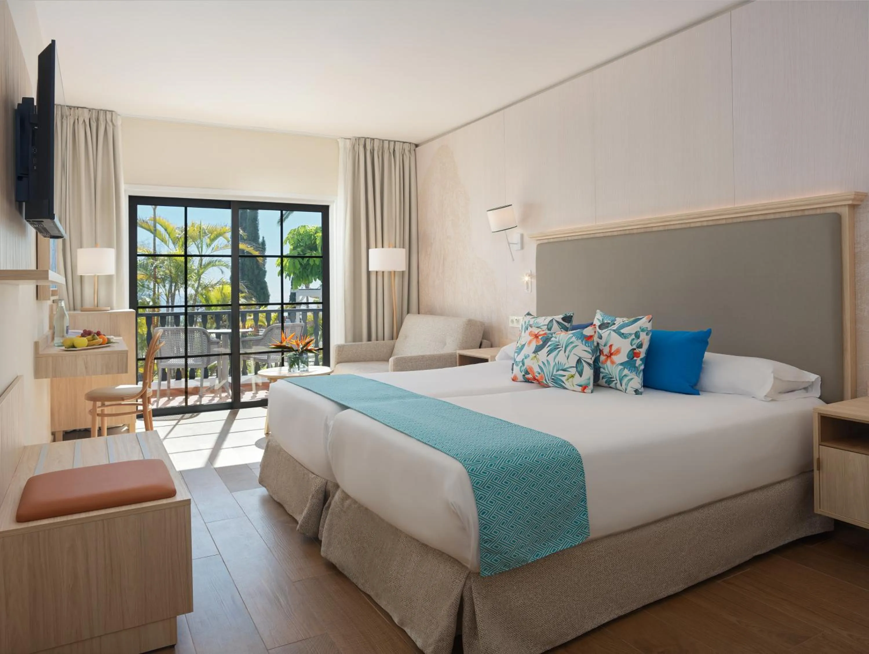 Decorative detail, Bed in Hotel Jardín Tecina