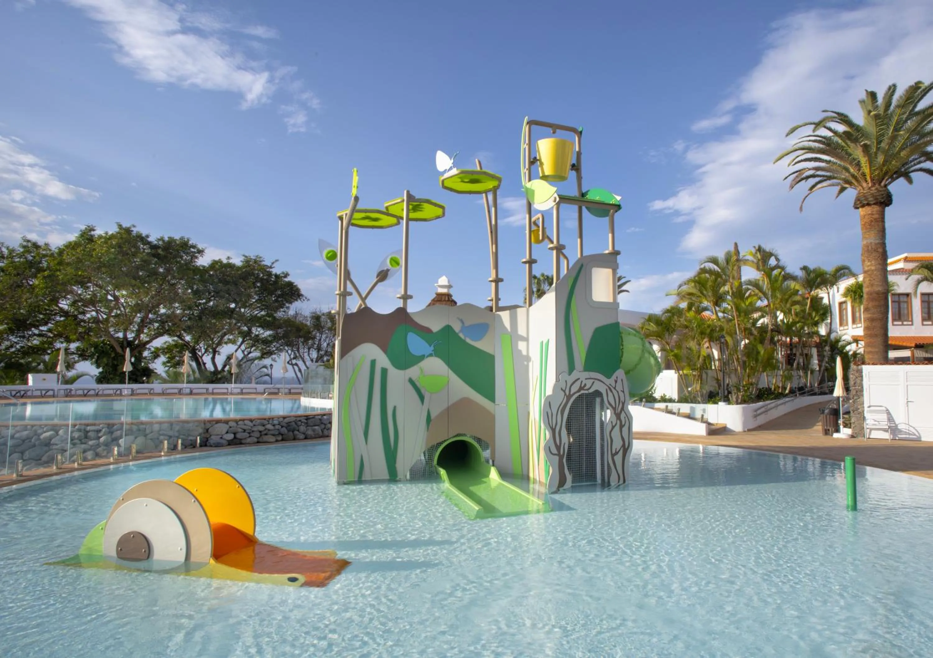 Swimming pool in Hotel Jardín Tecina