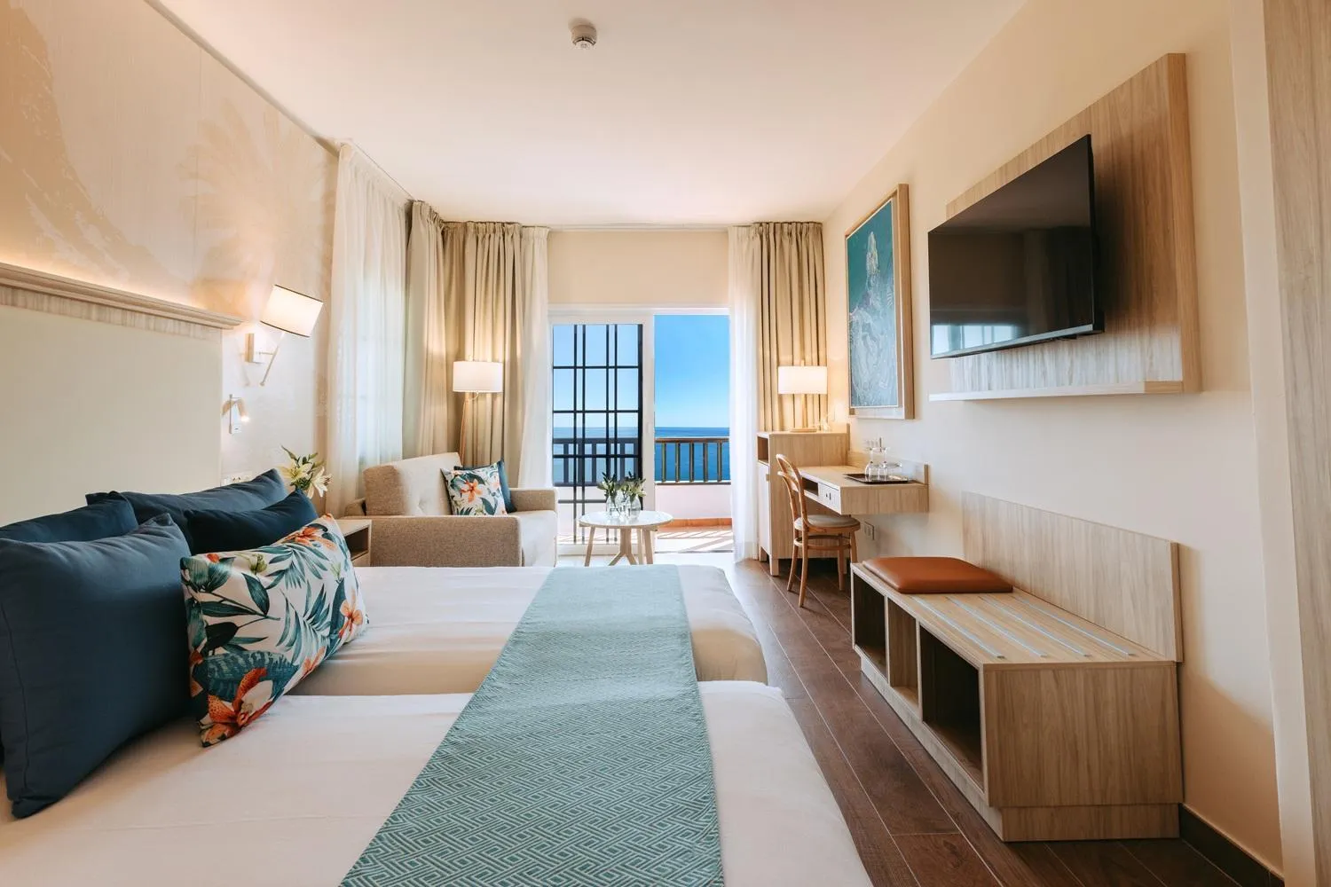 View (from property/room), Bed in Hotel Jardín Tecina