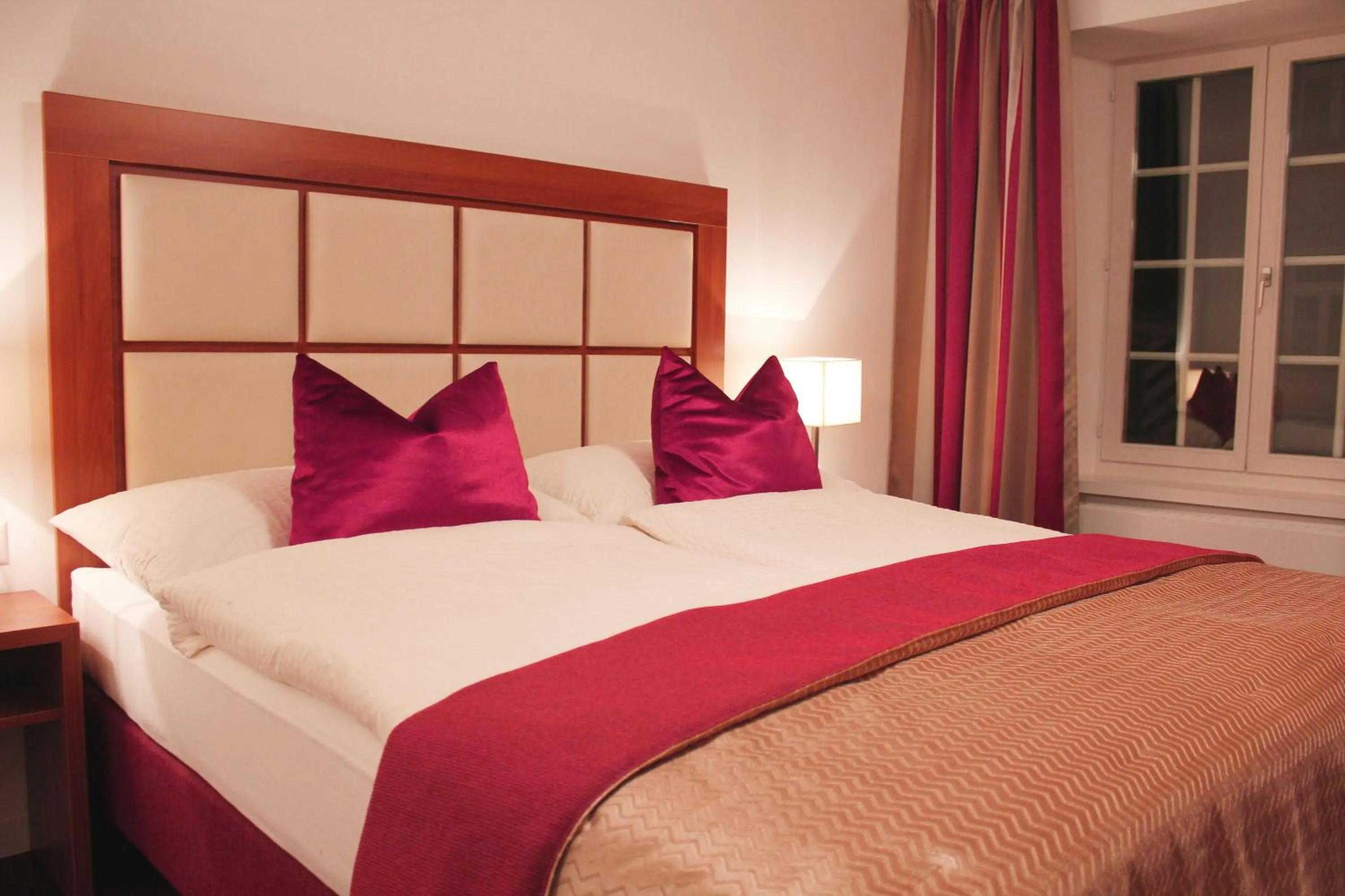 Bedroom, Bed in Hotel zur Post