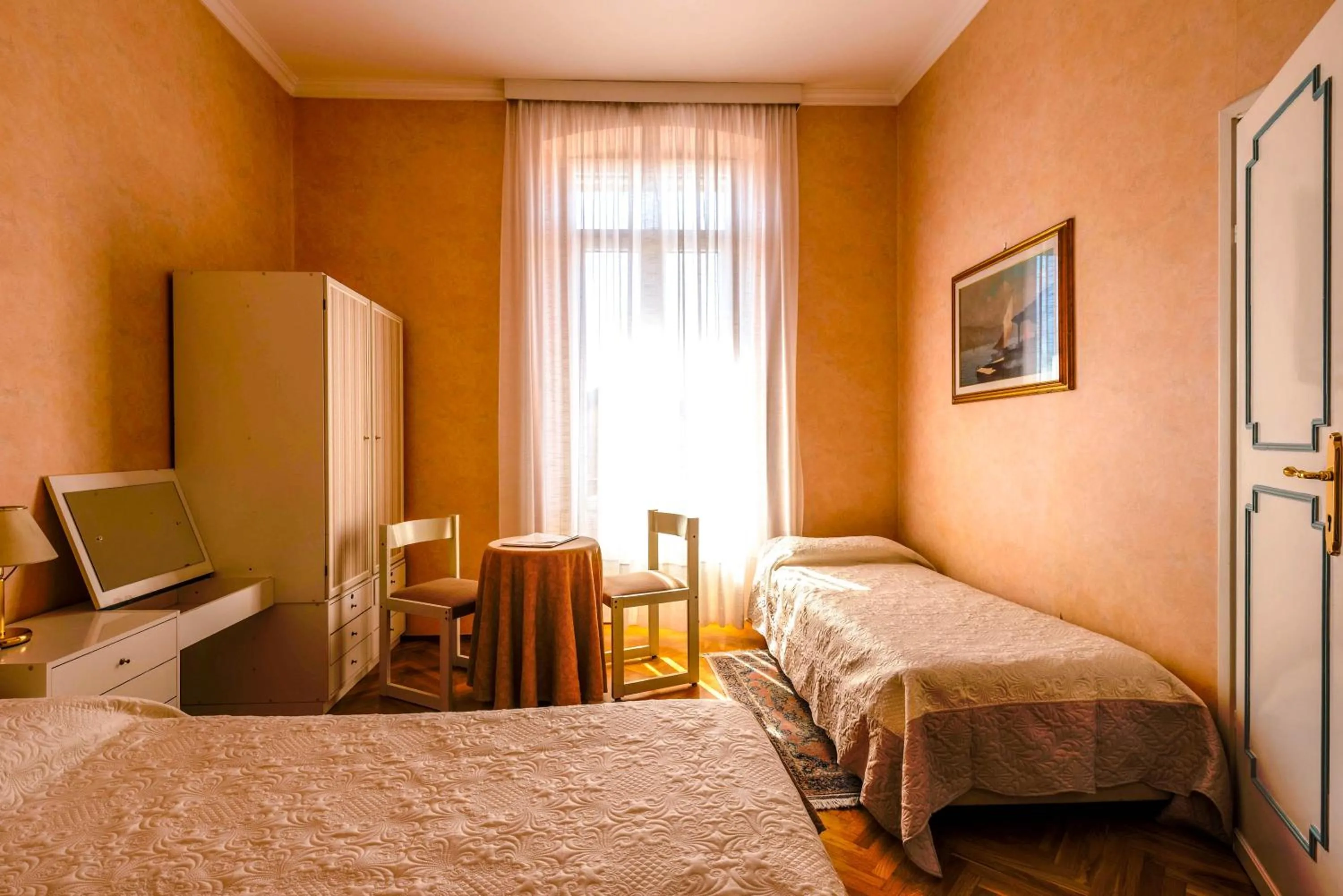 Bed in Hotel Maderno