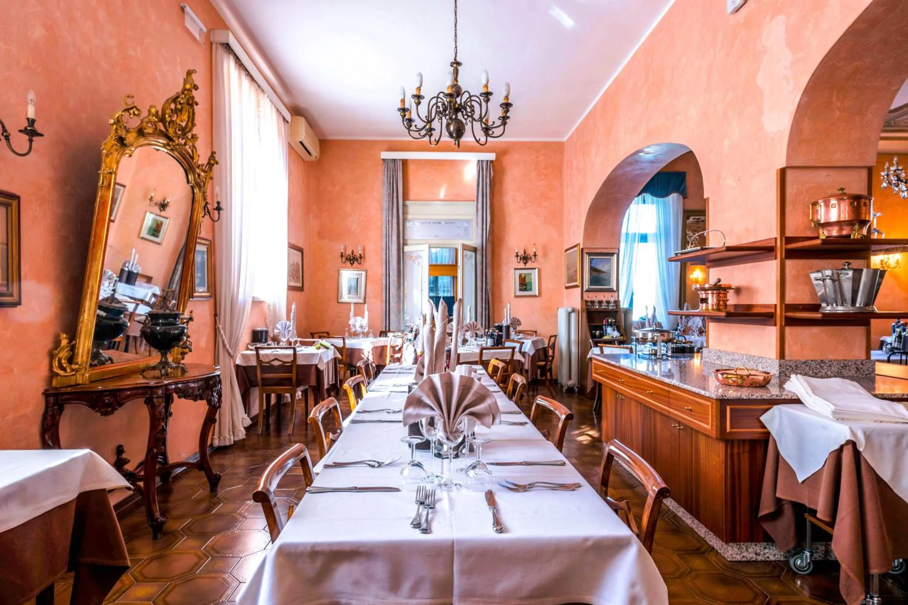 Restaurant/places to eat in Hotel Maderno