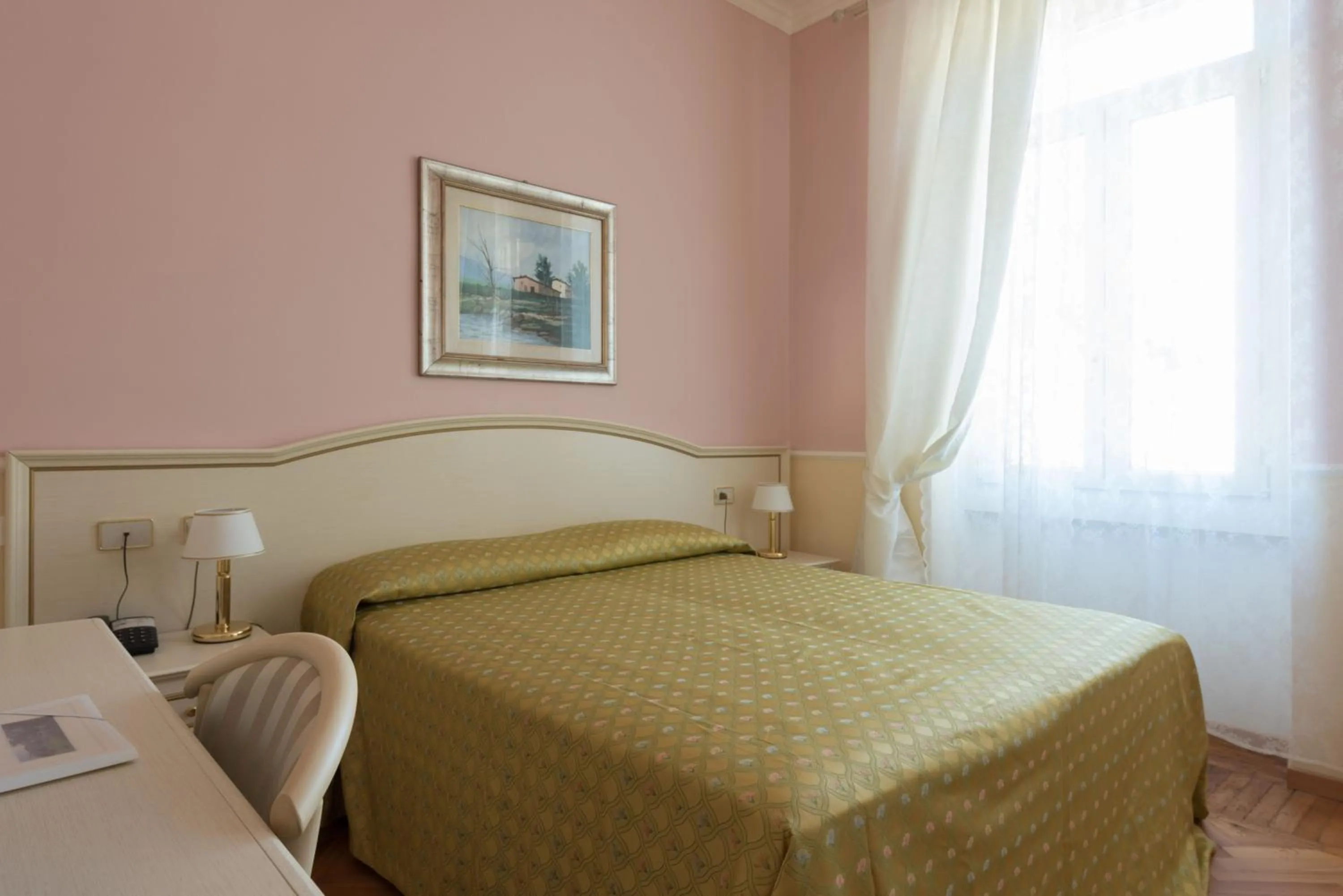 Bed in Hotel Maderno
