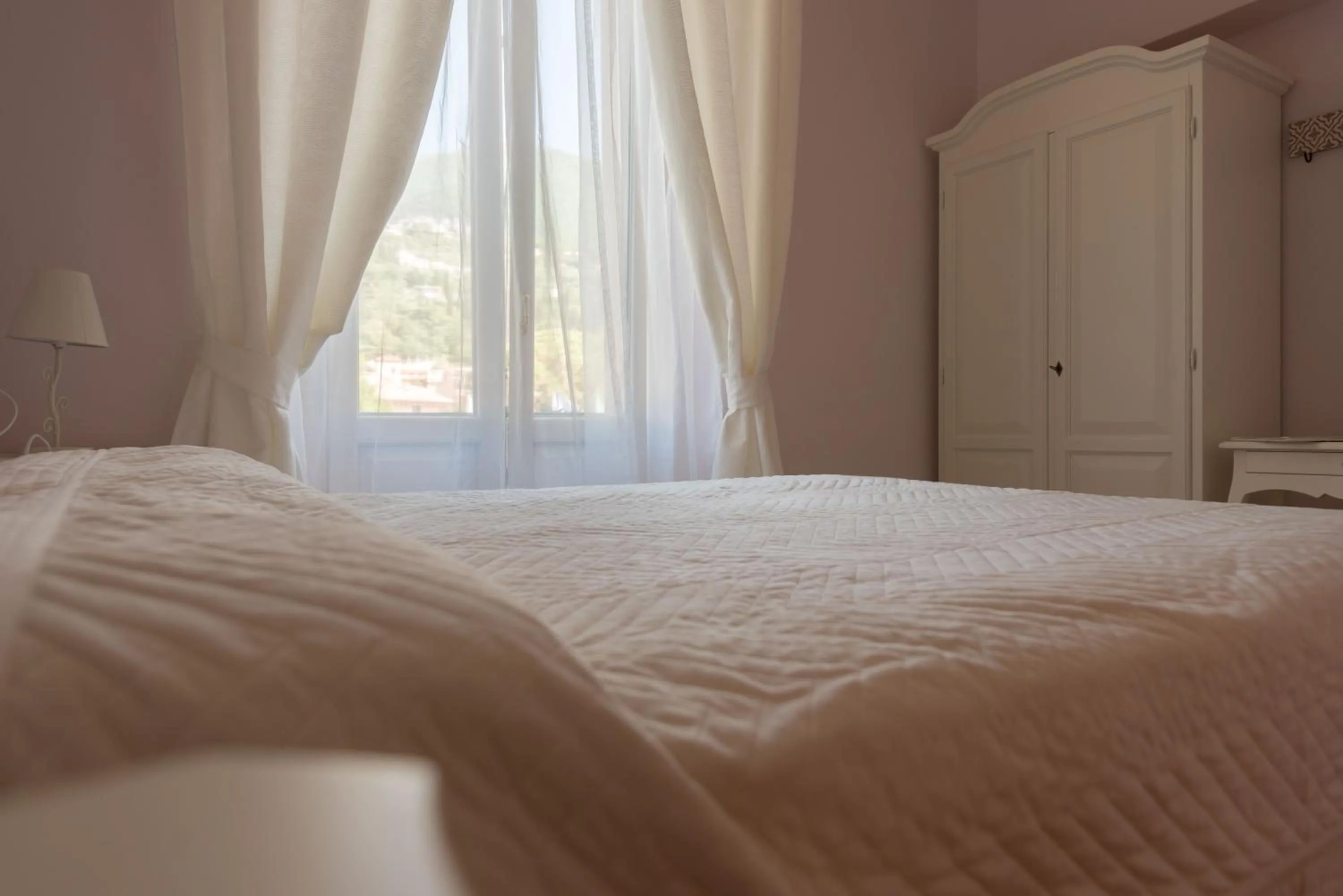 Bed in Hotel Maderno