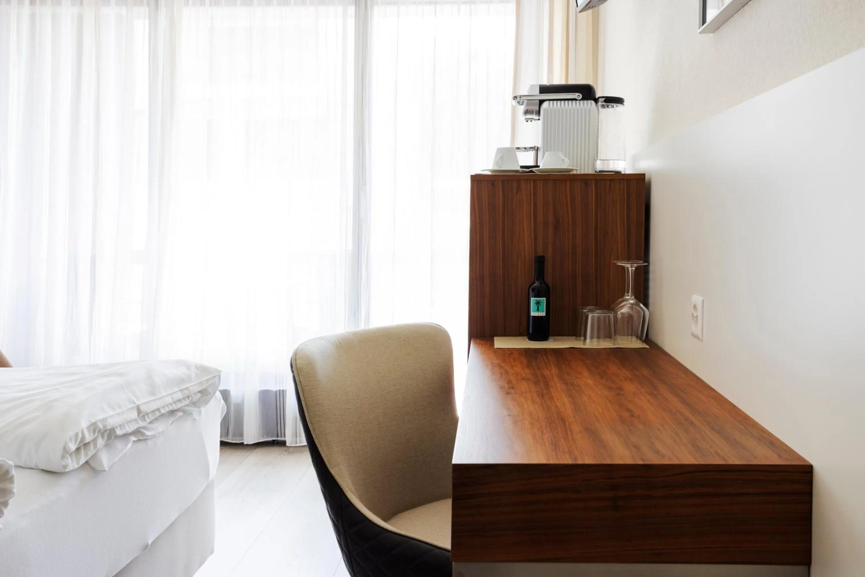 Seating area, Bed in Rotonda