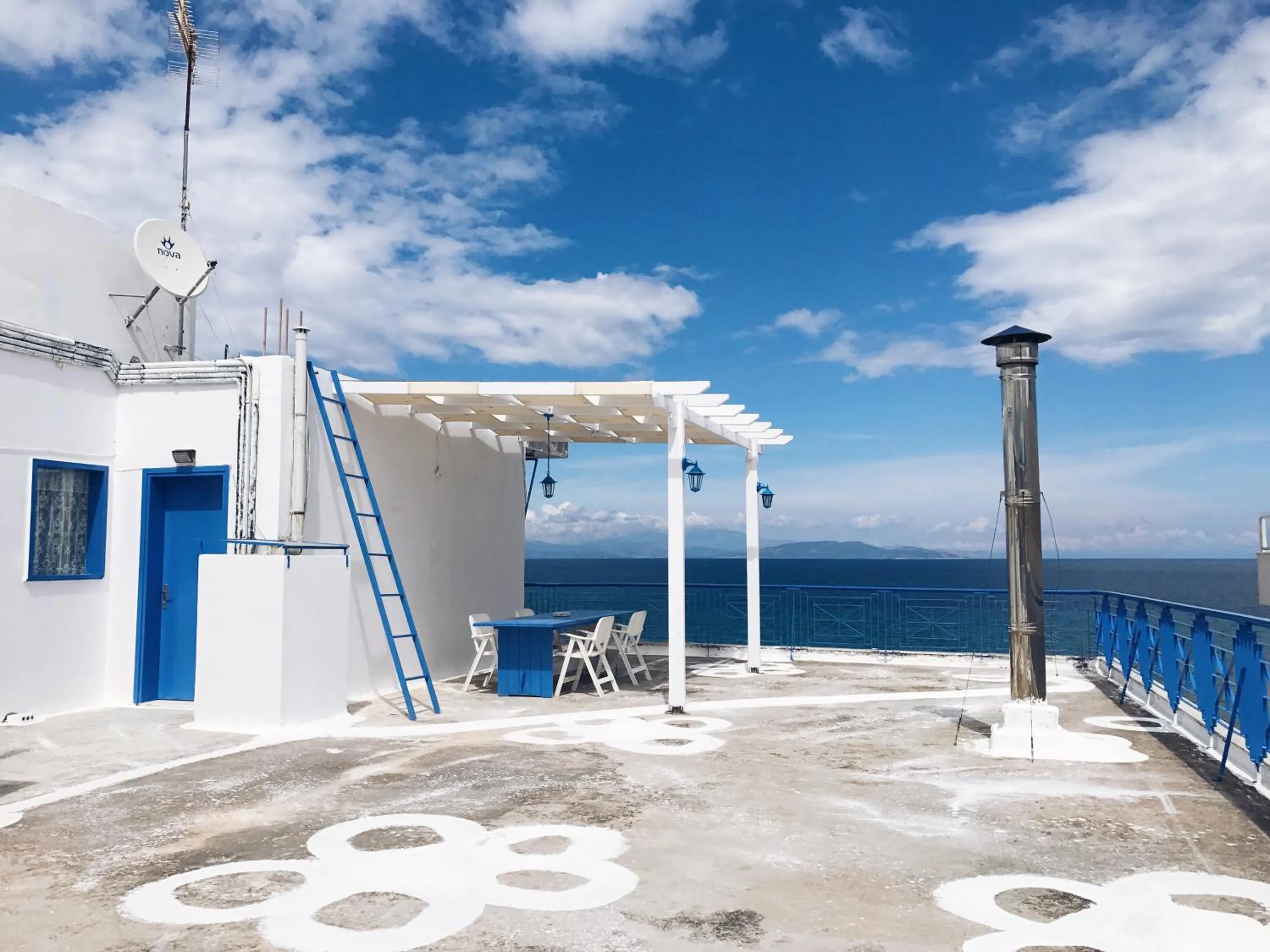 Property building in Penthouse & apartments by the Sea airport Airstay