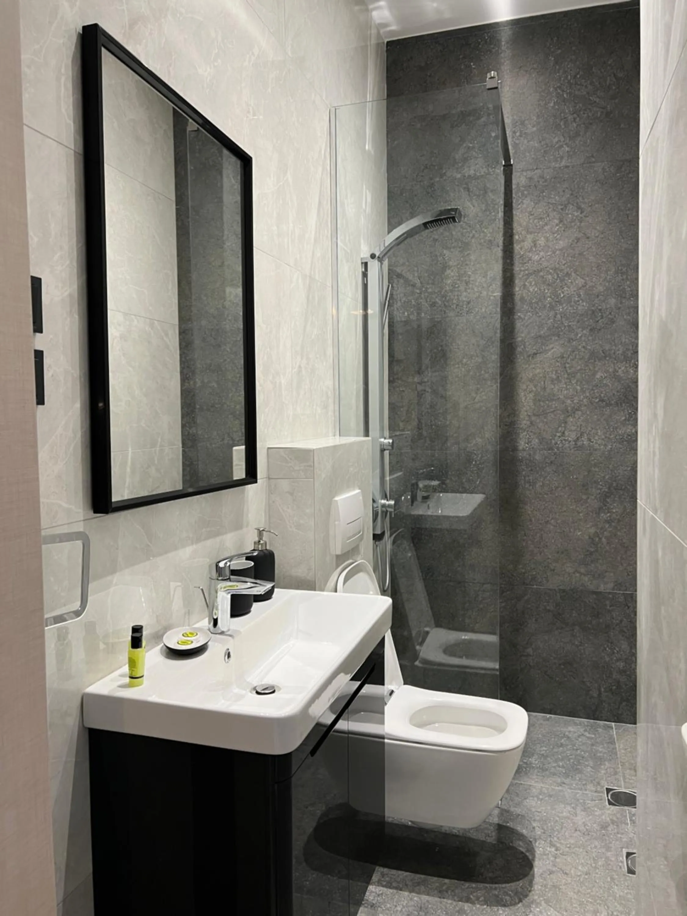 Bathroom in Penthouse & apartments by the Sea airport Airstay